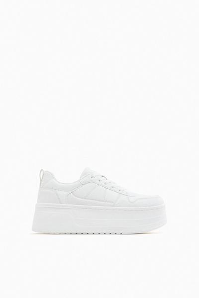 Platform sole sneakers