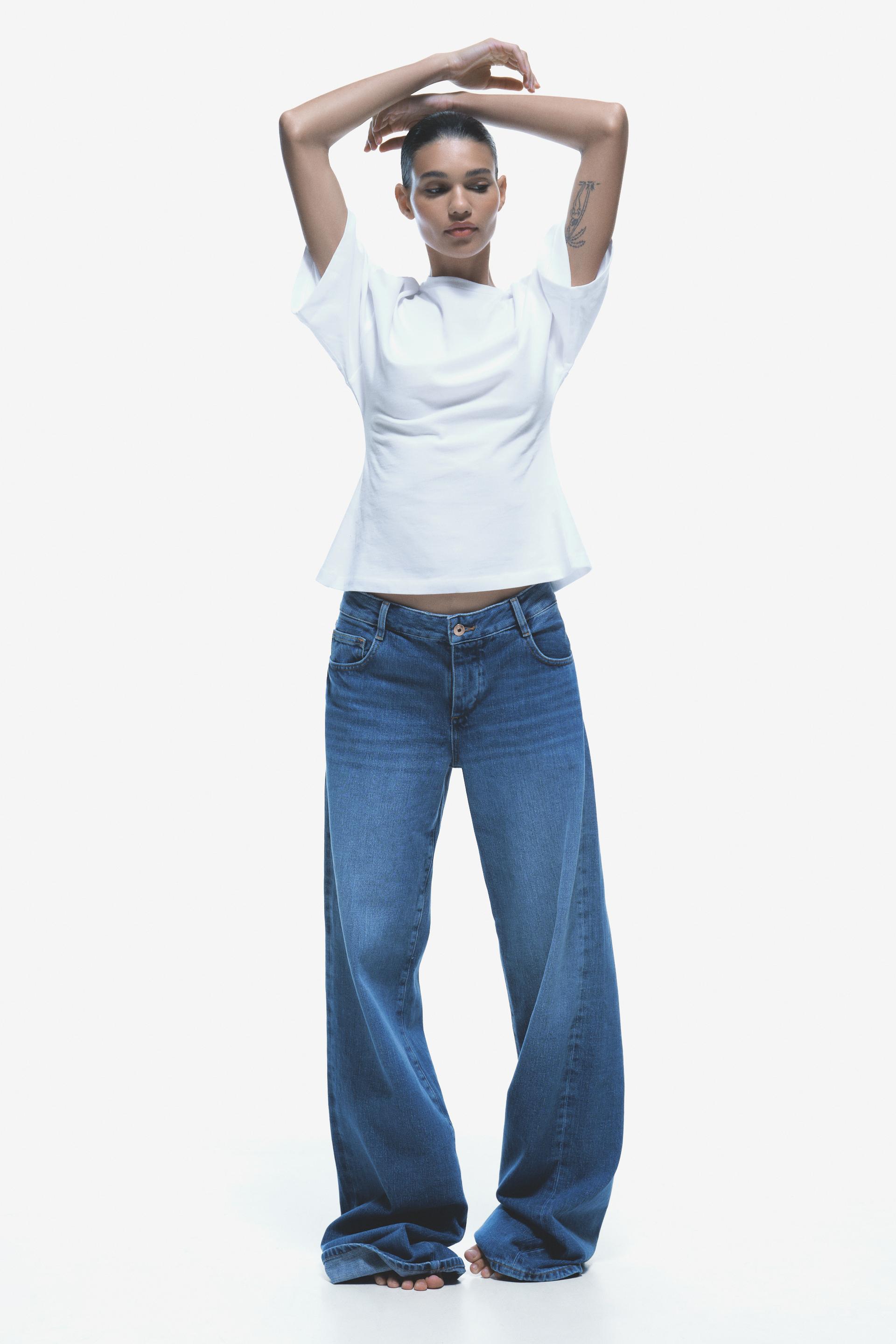 T-shirt with back zipper