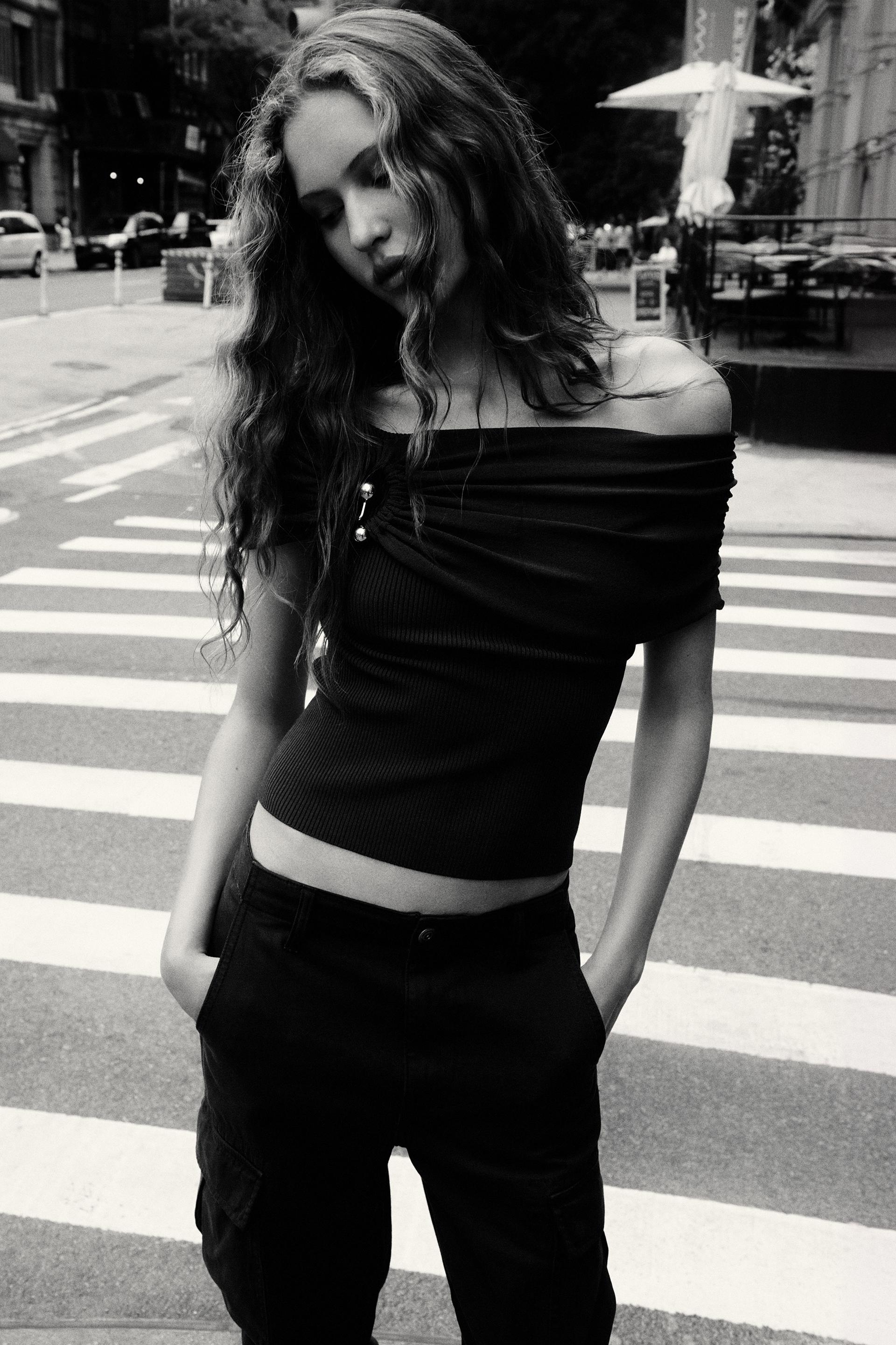 Off-Shoulder Knitted Top