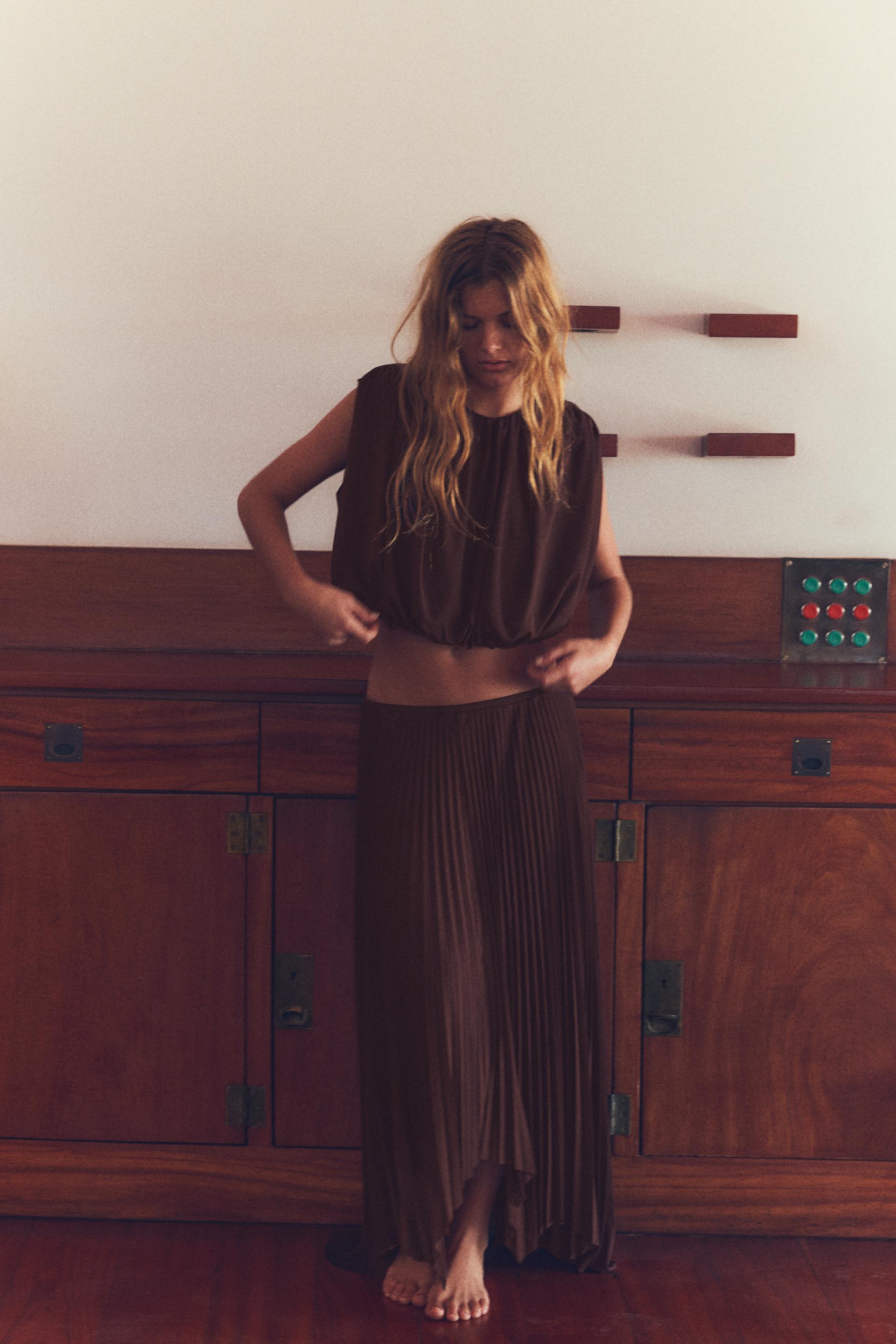Pleated midi skirt