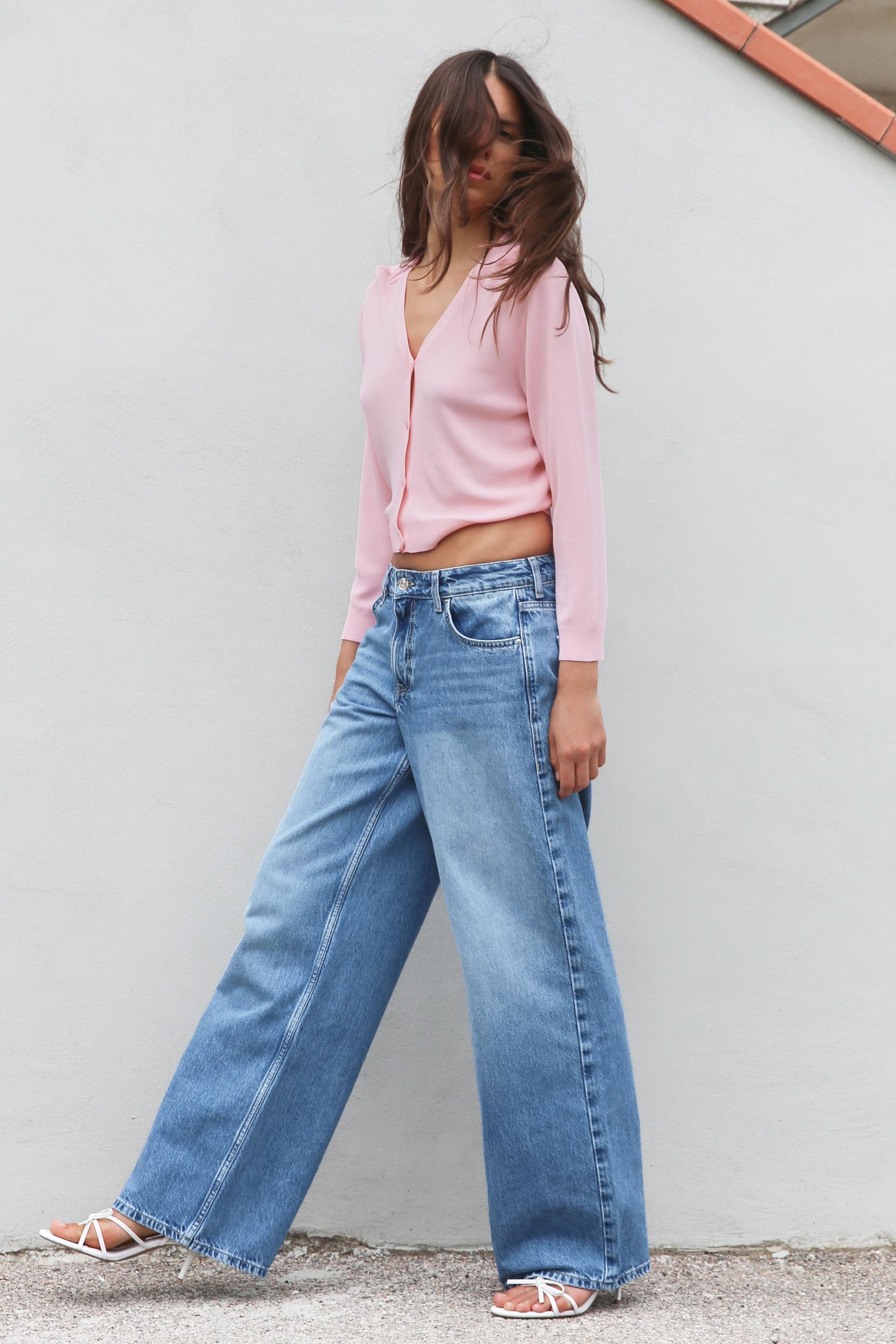 Wide-leg mid-rise jeans