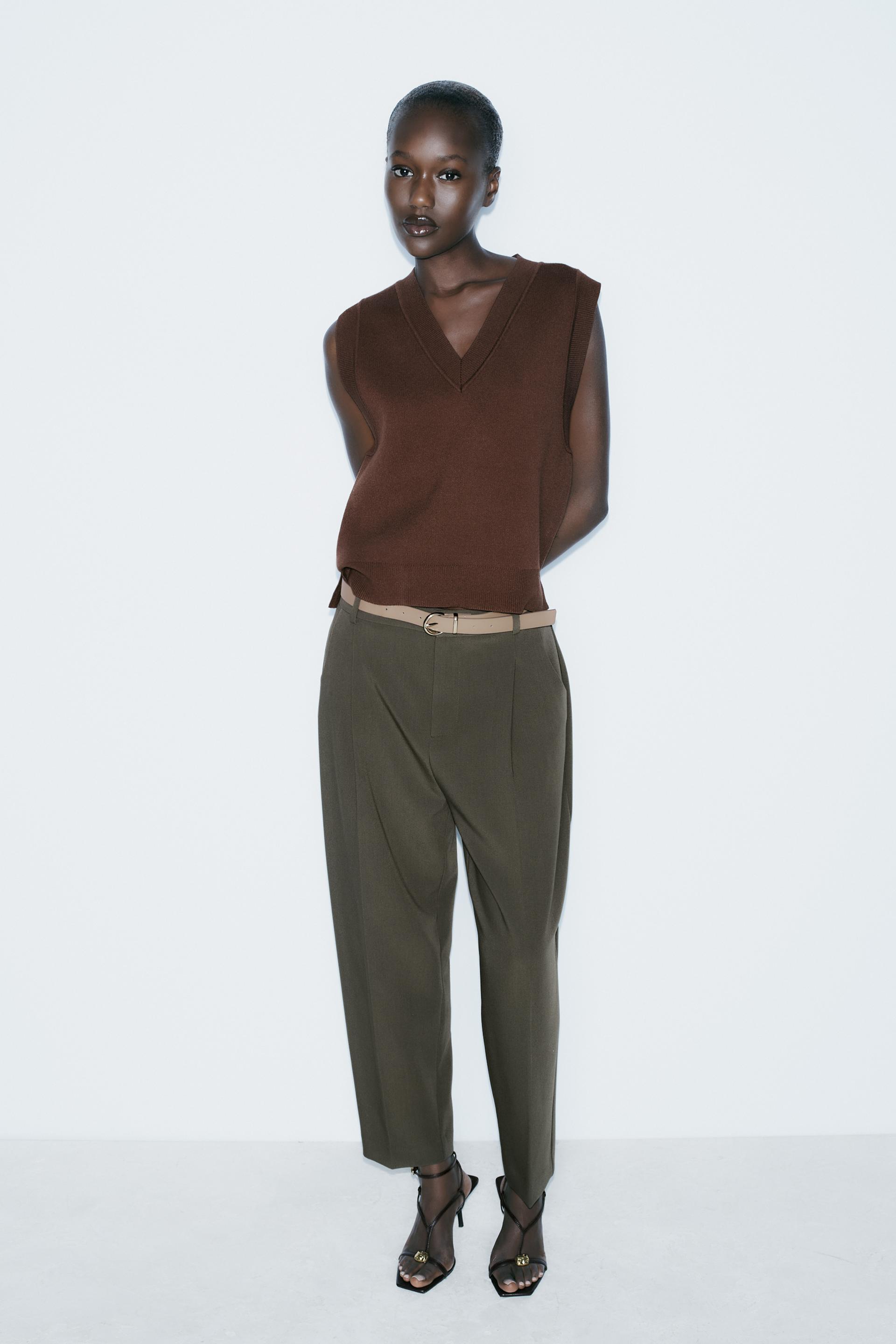 Pleated trousers with belt