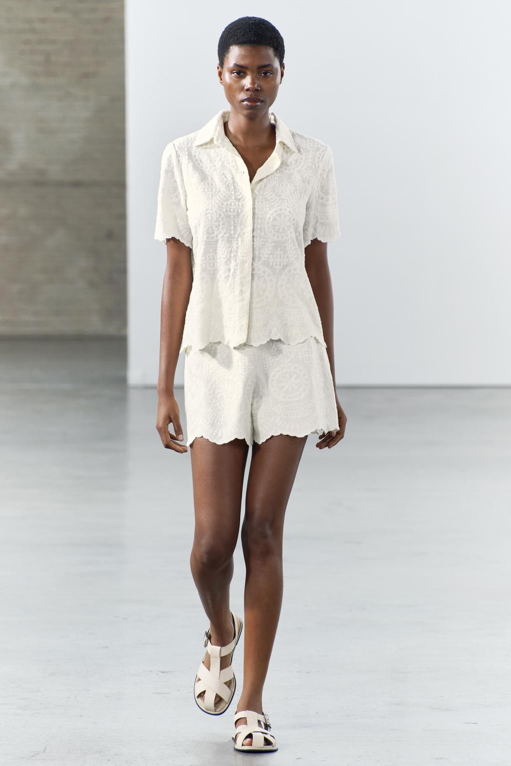 Embroidered bermuda shorts