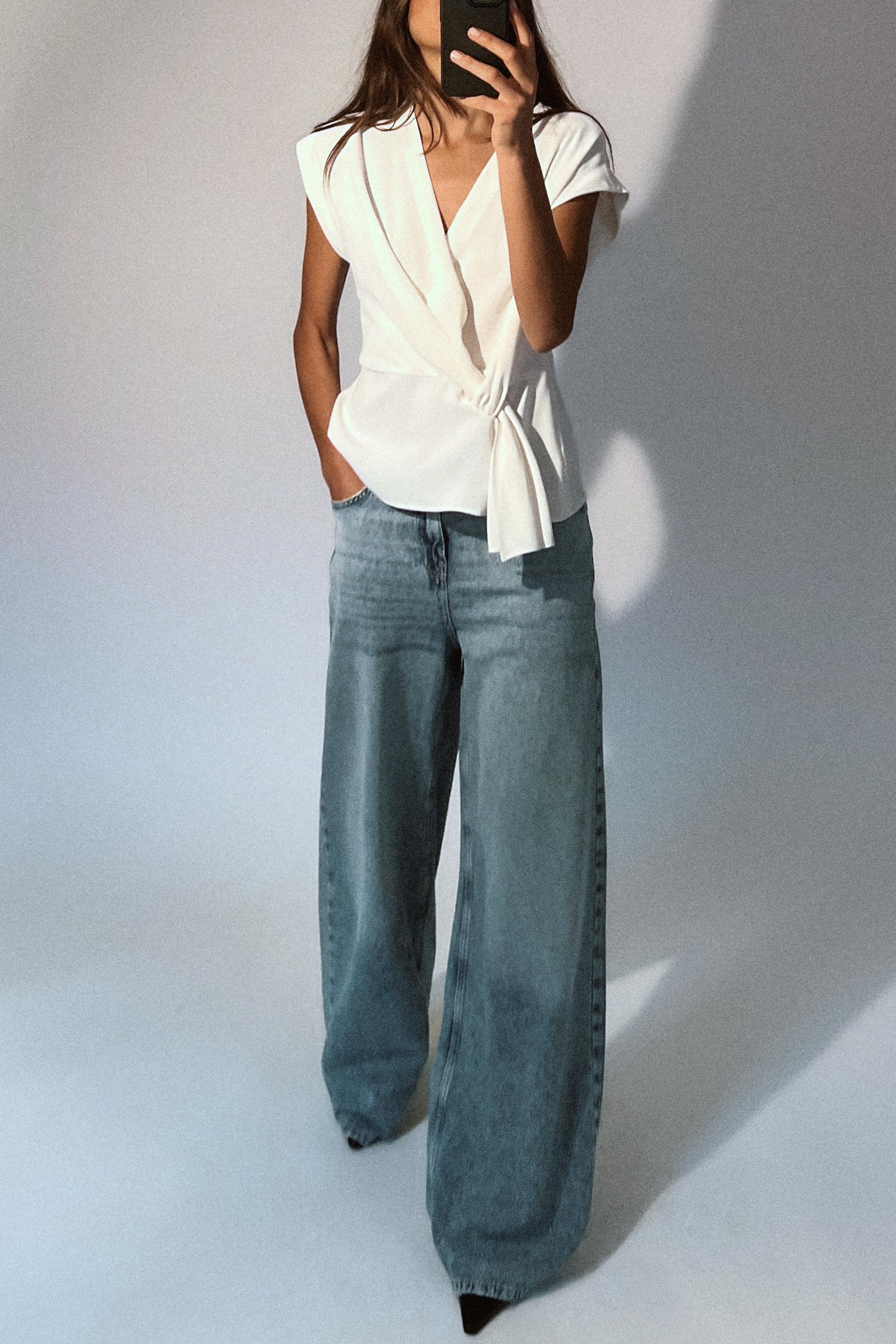 Crepe knot top