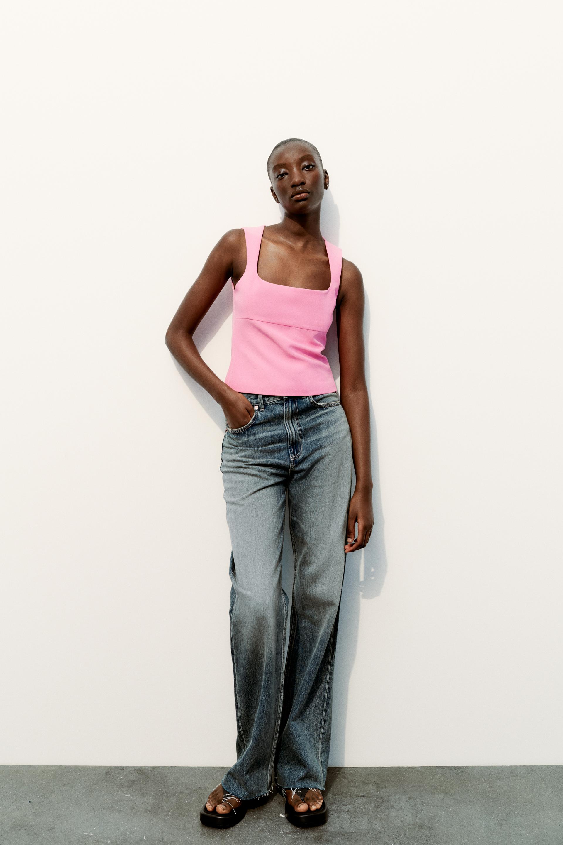 Square-neck fitted top