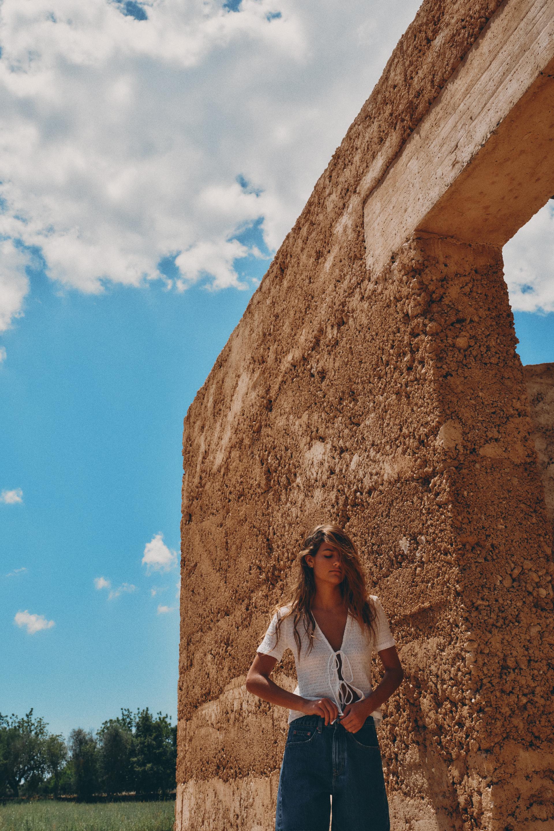 Textured woven bow T-shirt