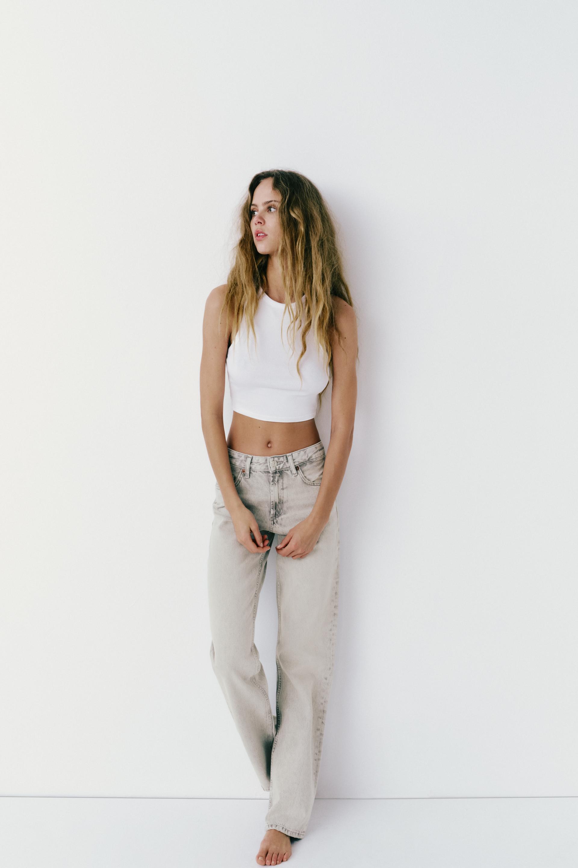Wide-leg mid-rise jeans
