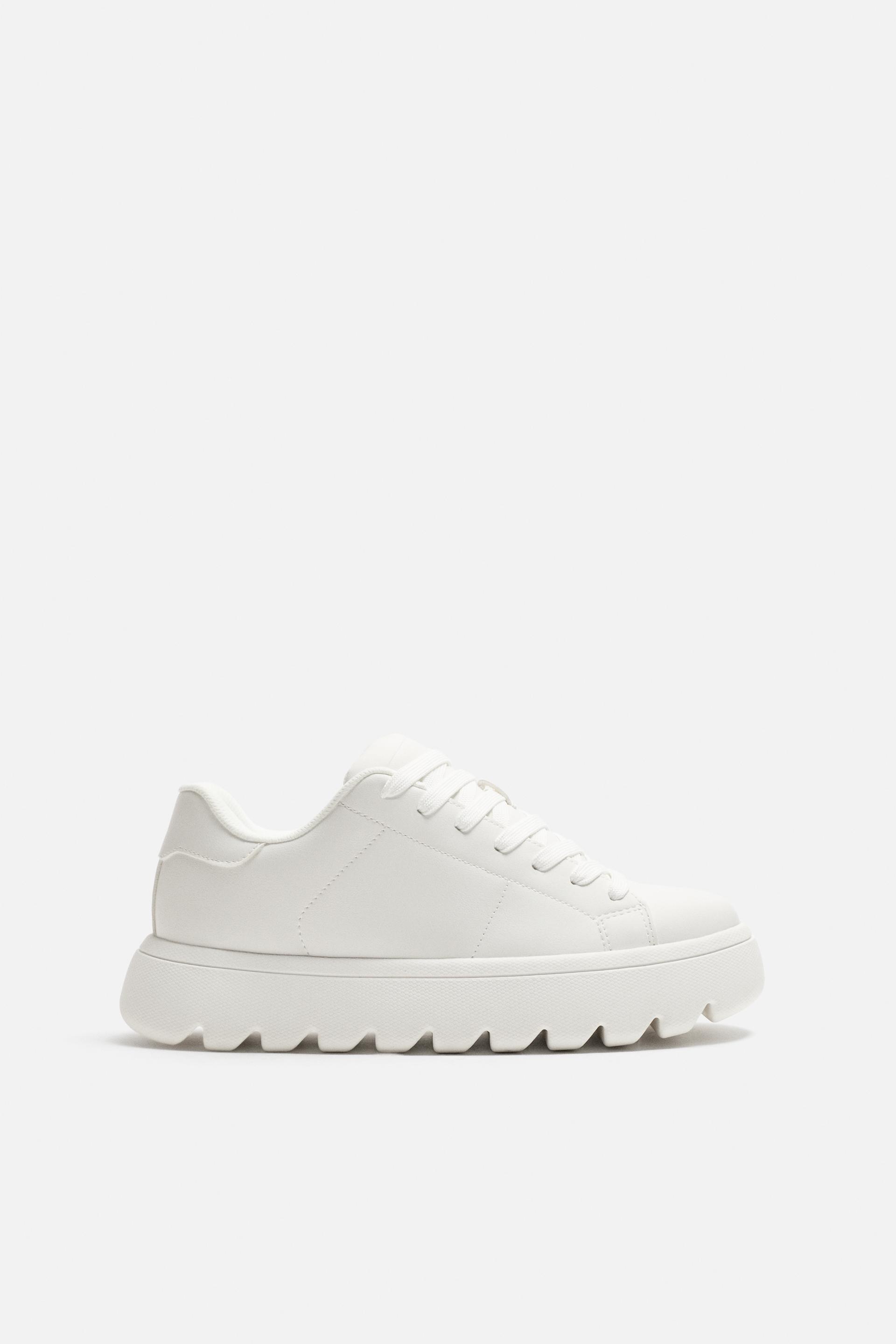 Thick-soled sneakers