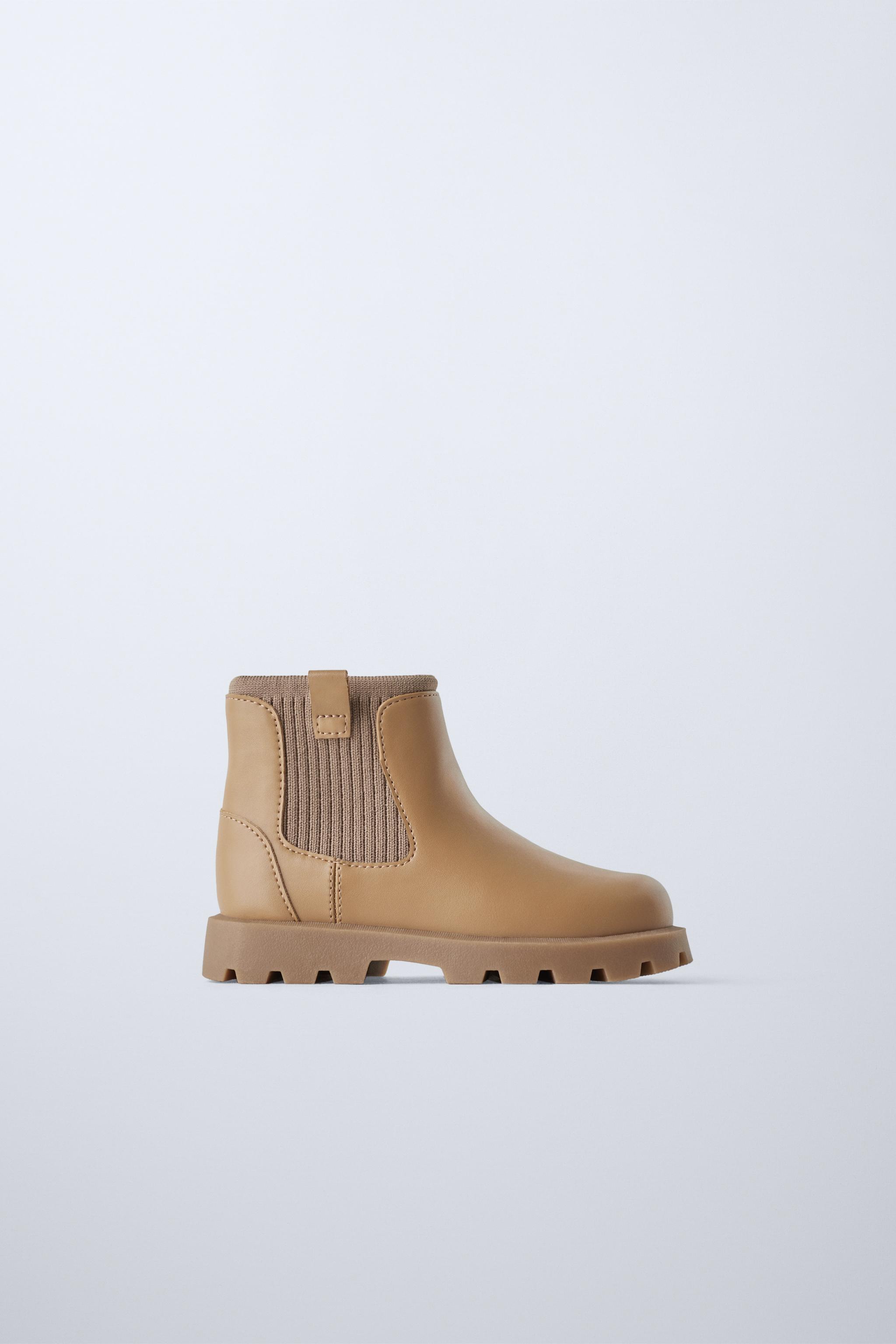 Elasticated boots