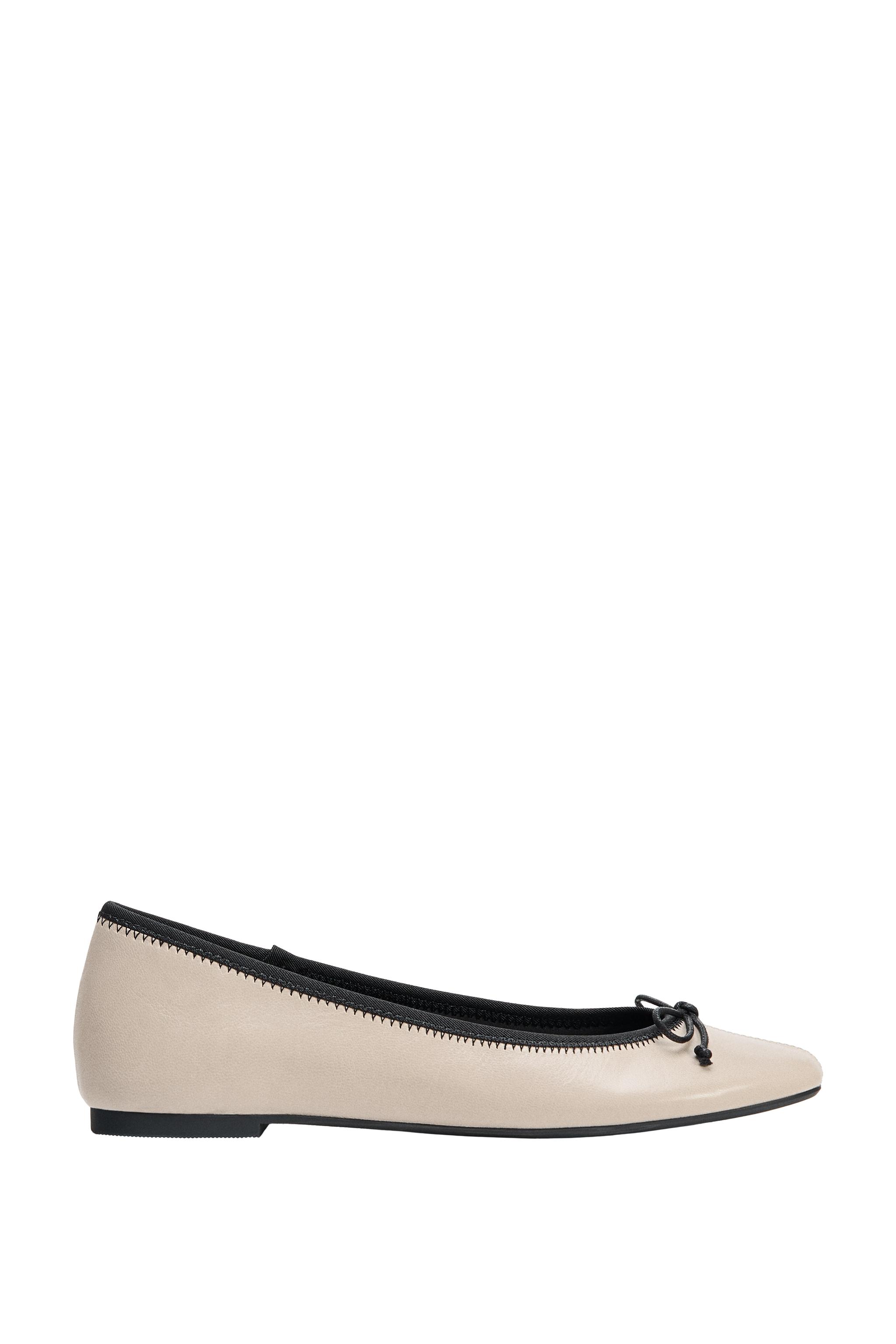 Contrast leather ballerinas