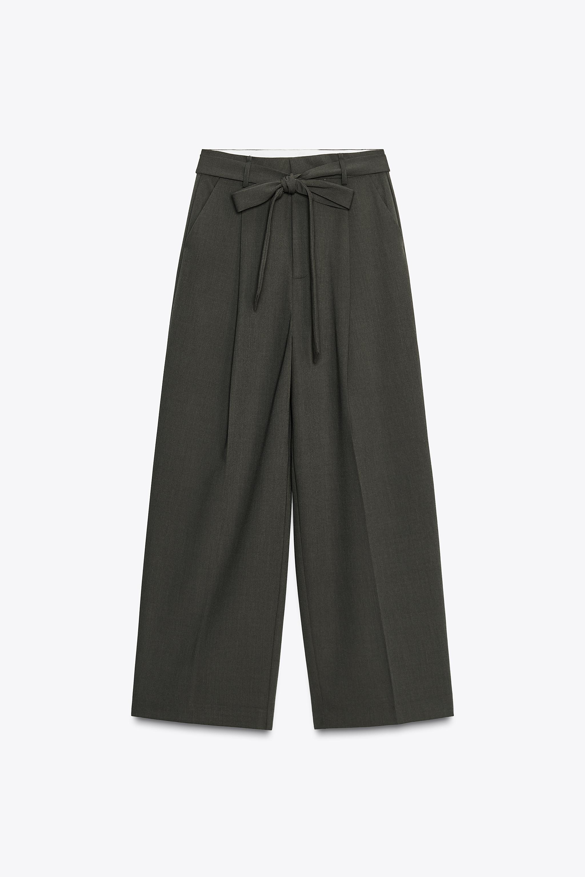 Pleated trousers with belt