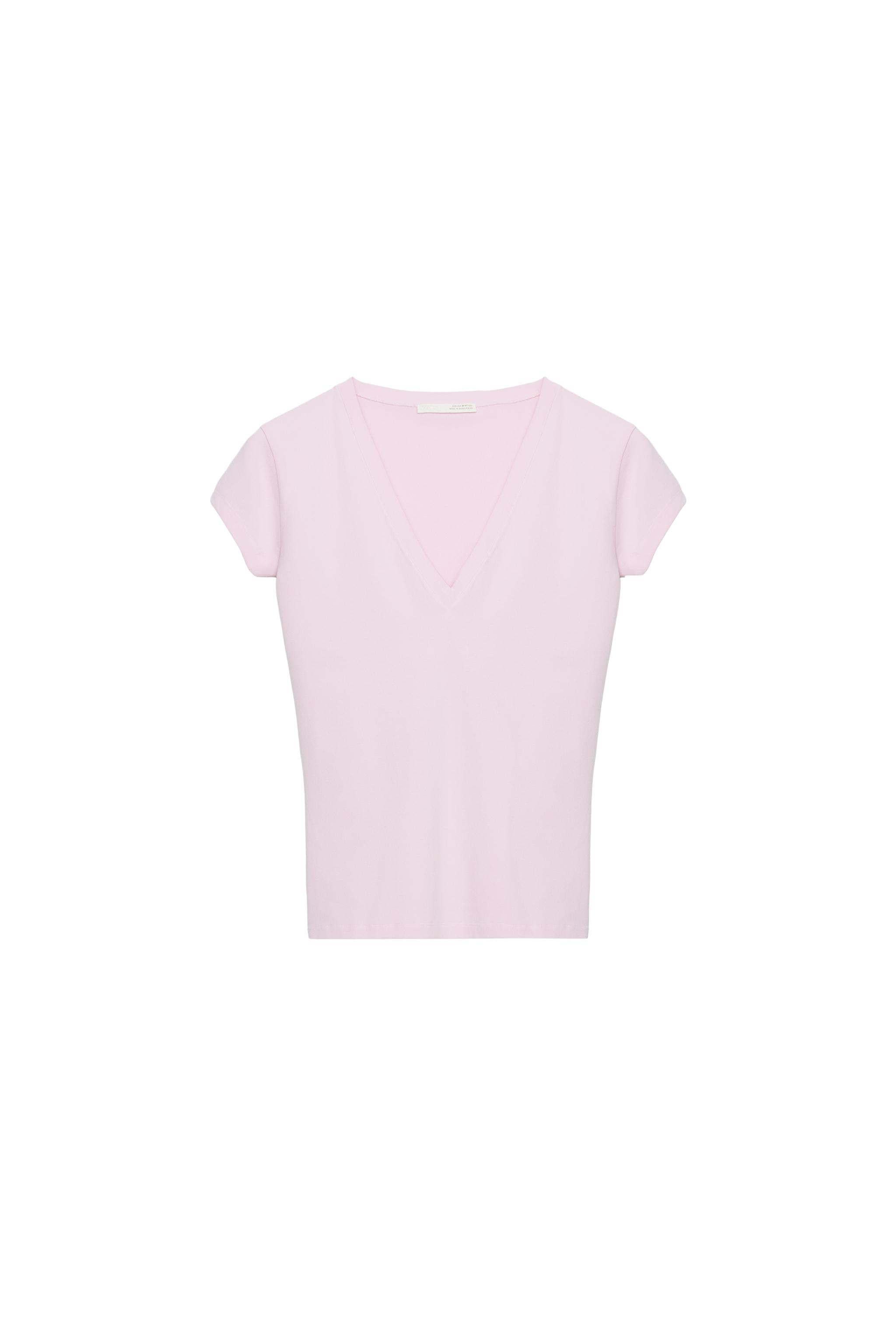 V-neck t-shirt
