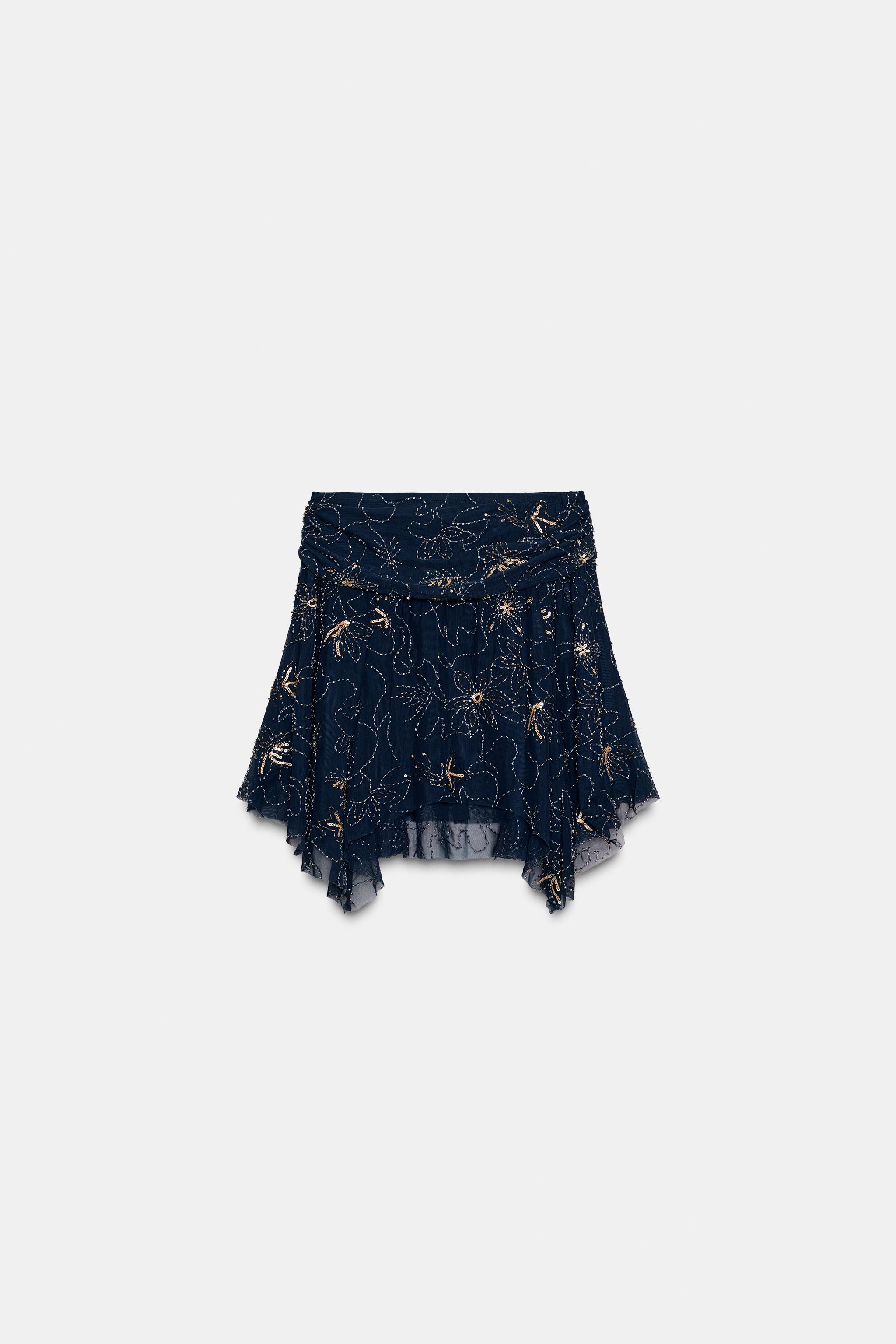 Skirt with embroidered pearls