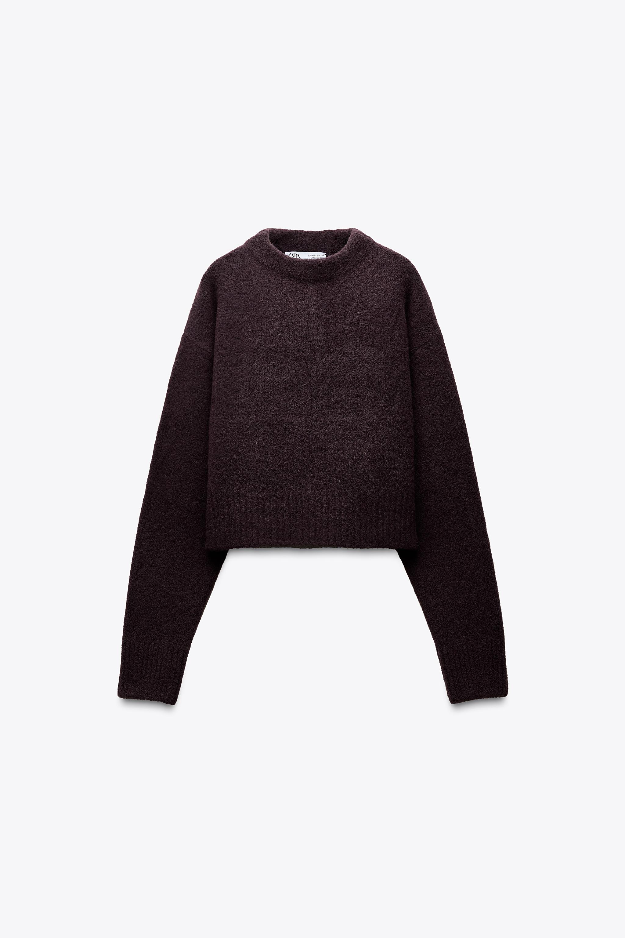 Round neck knit sweater