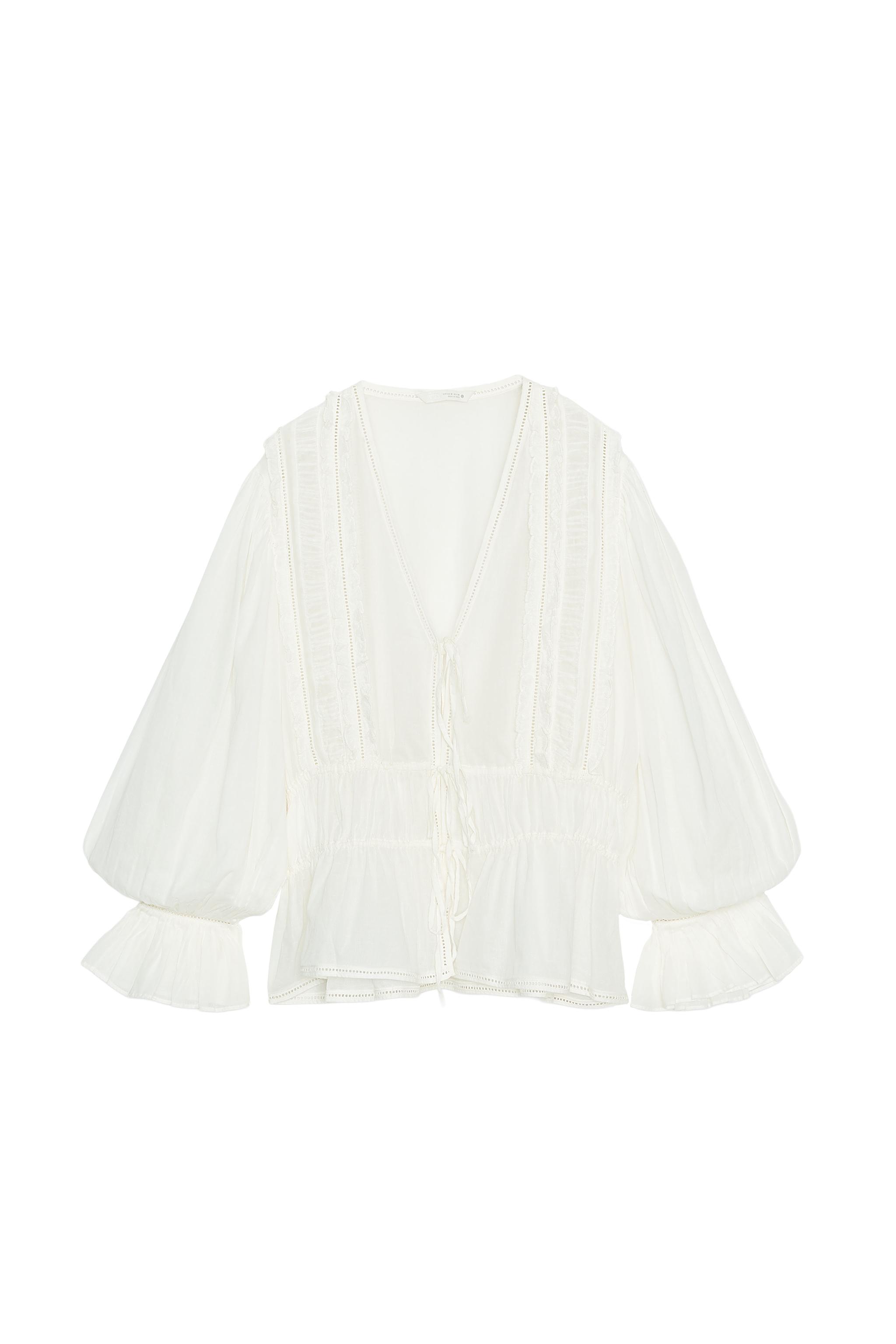 Romantic blouse with lace