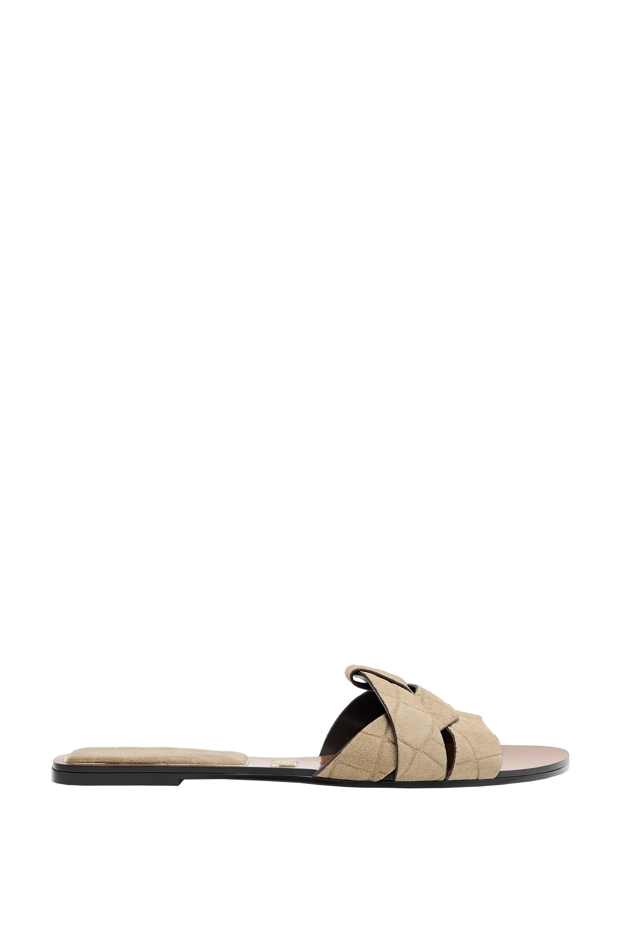 Flat leather sandals