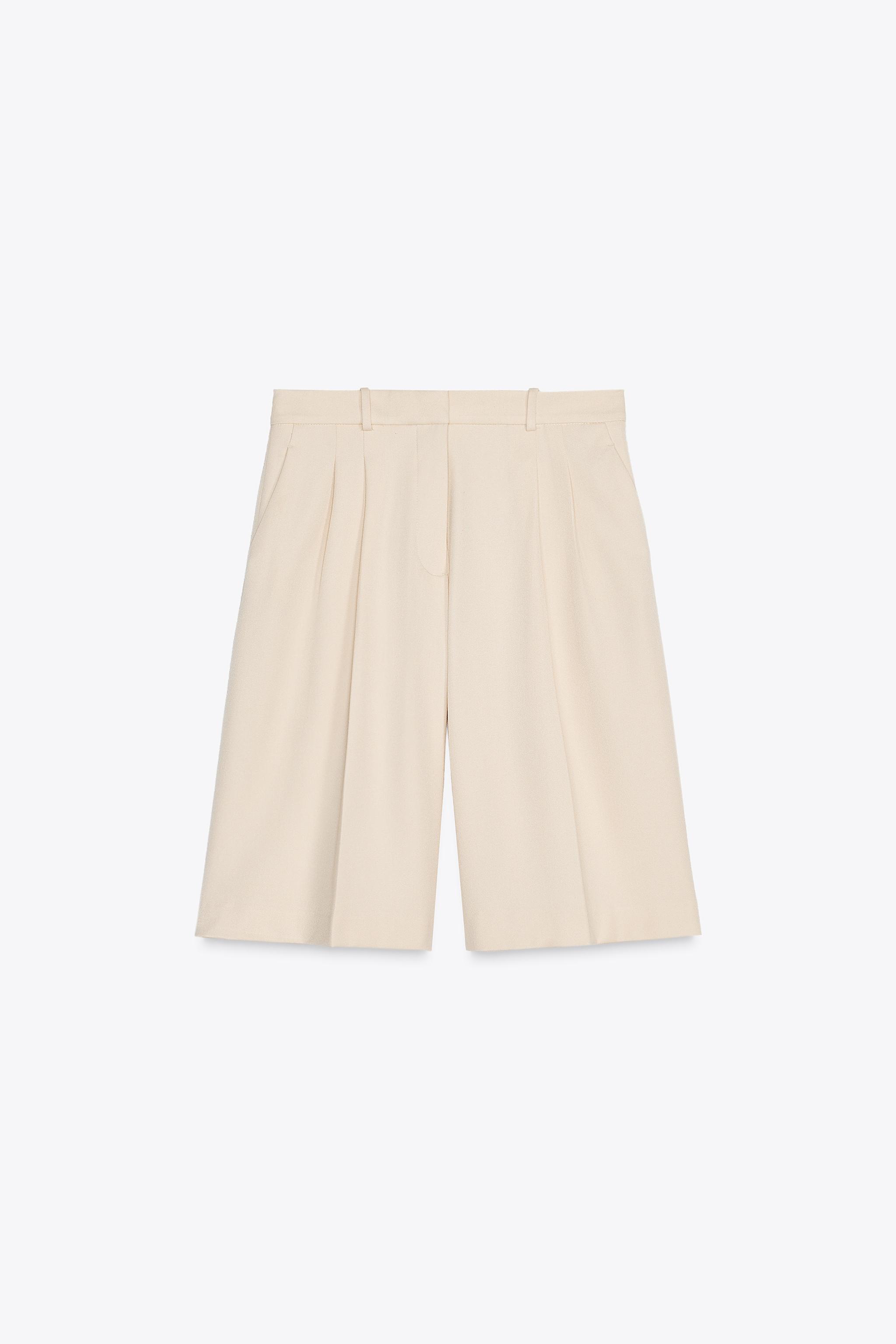 Pleated bermuda shorts