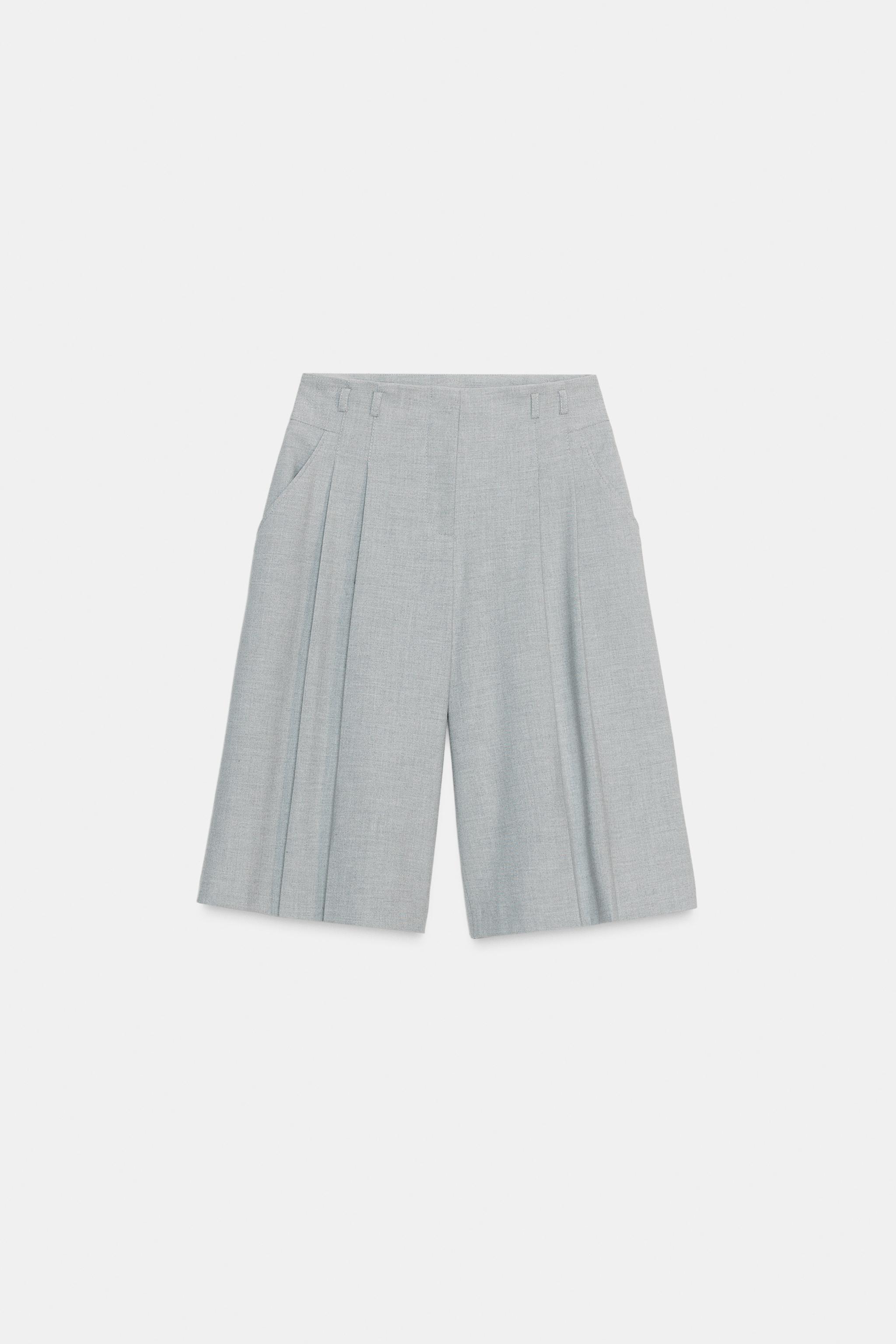 Pleated bermuda shorts