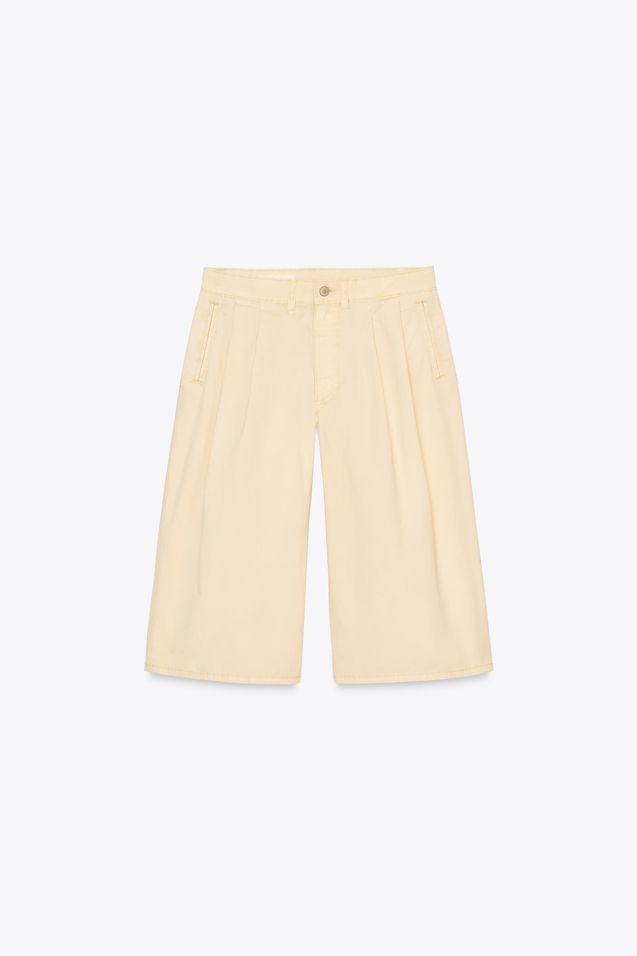 Pleated bermuda shorts