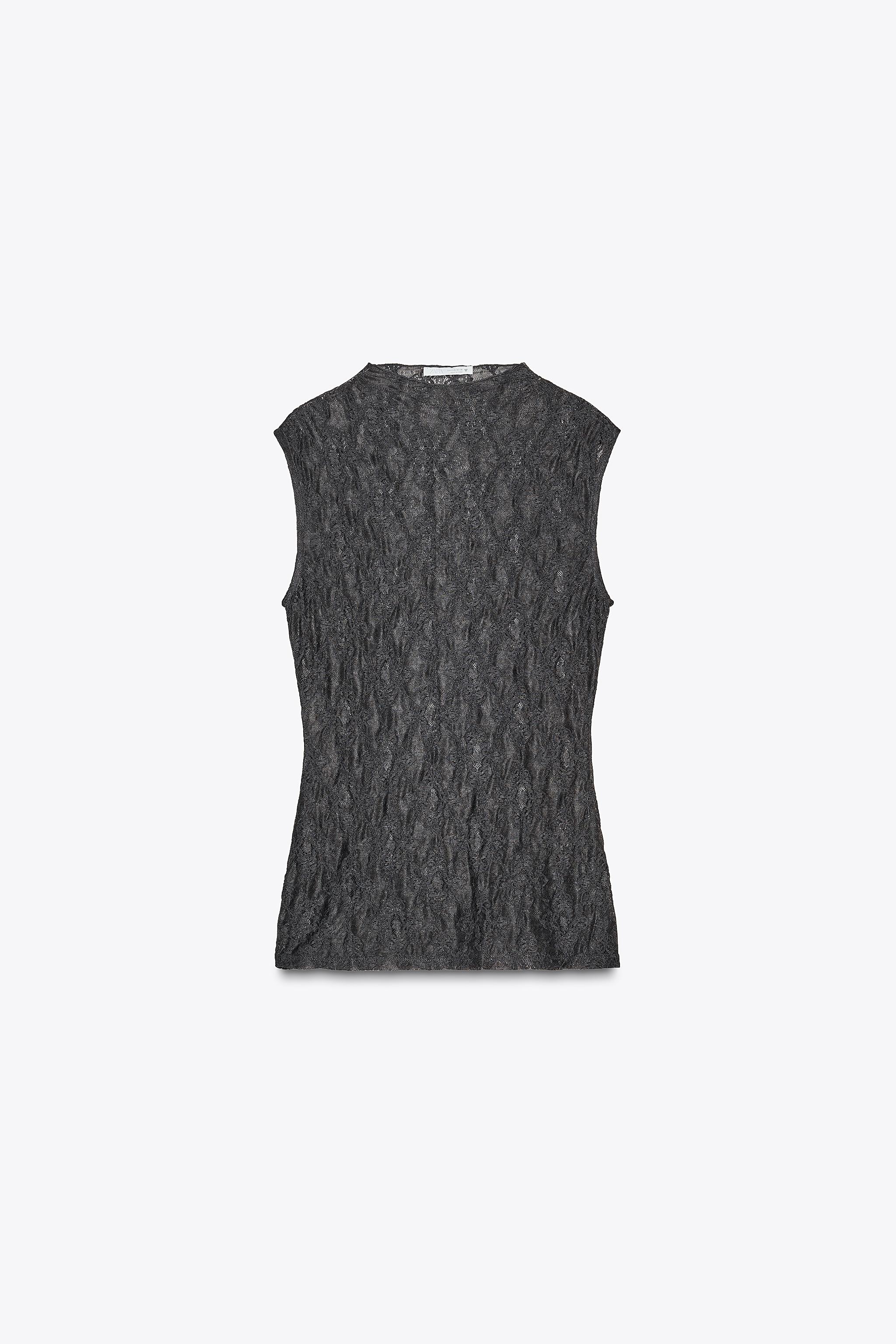 Blouse with lace