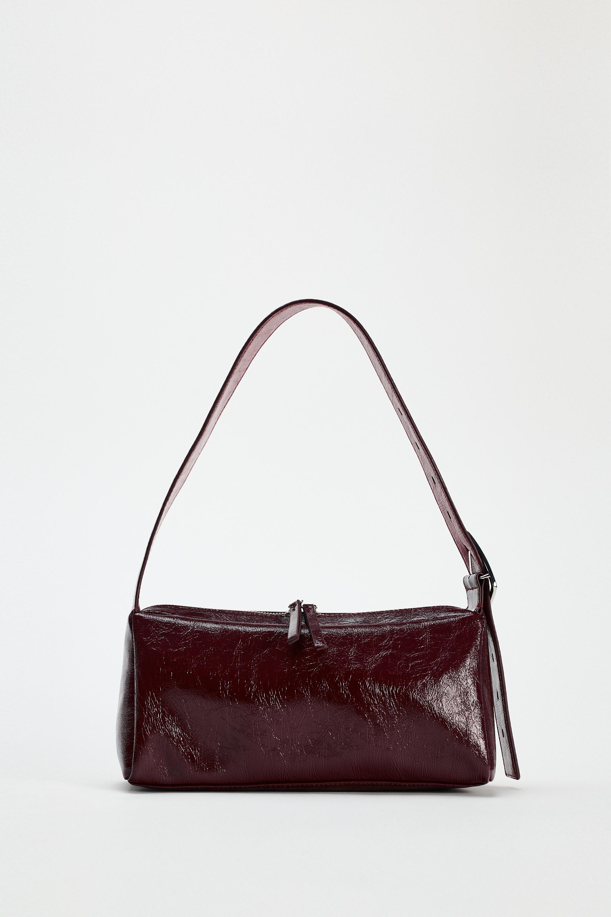 Shoulder bag with buckle