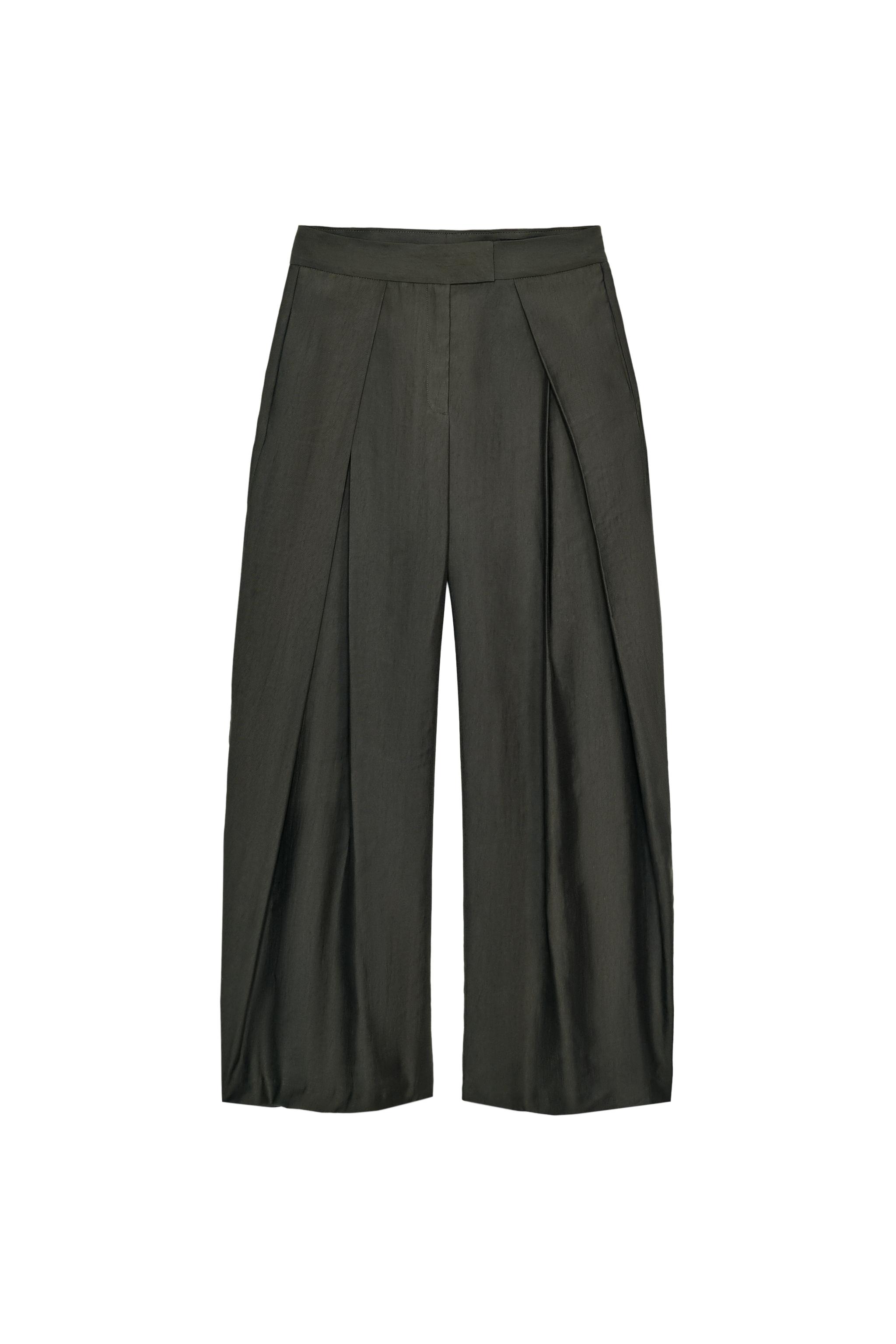 Wide leg pleated trousers