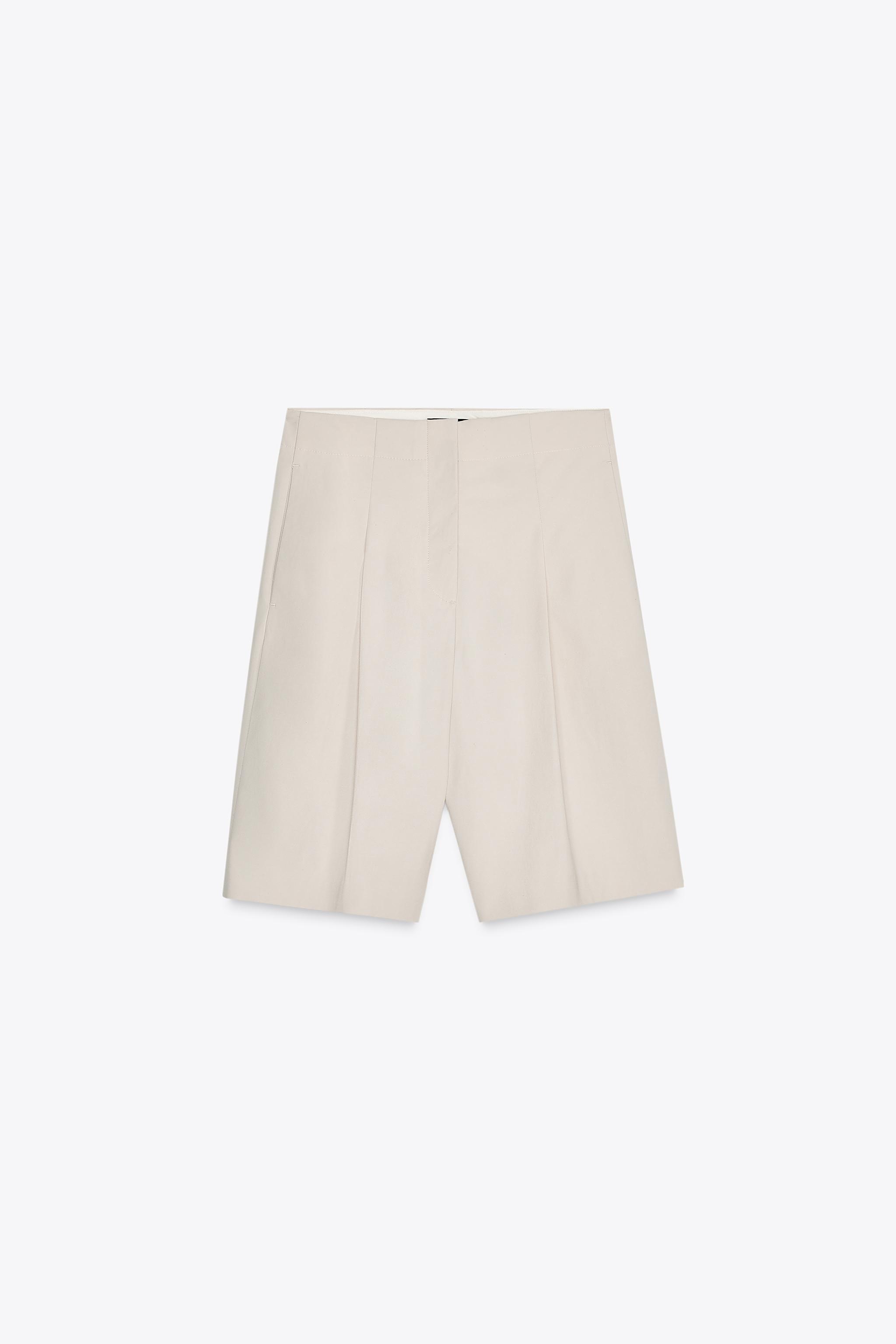 Bermuda shorts with pleats