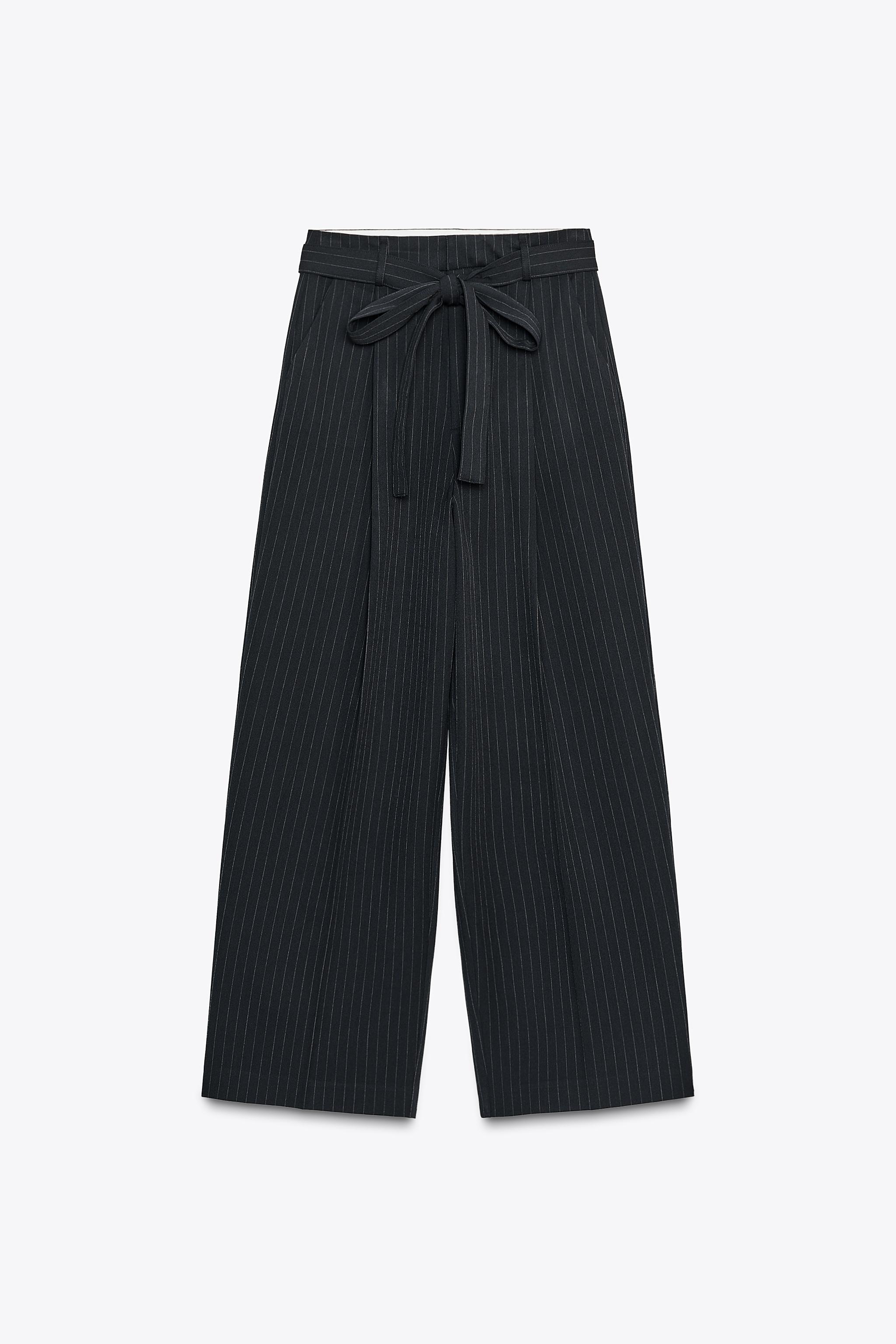 Pleated pants with belt