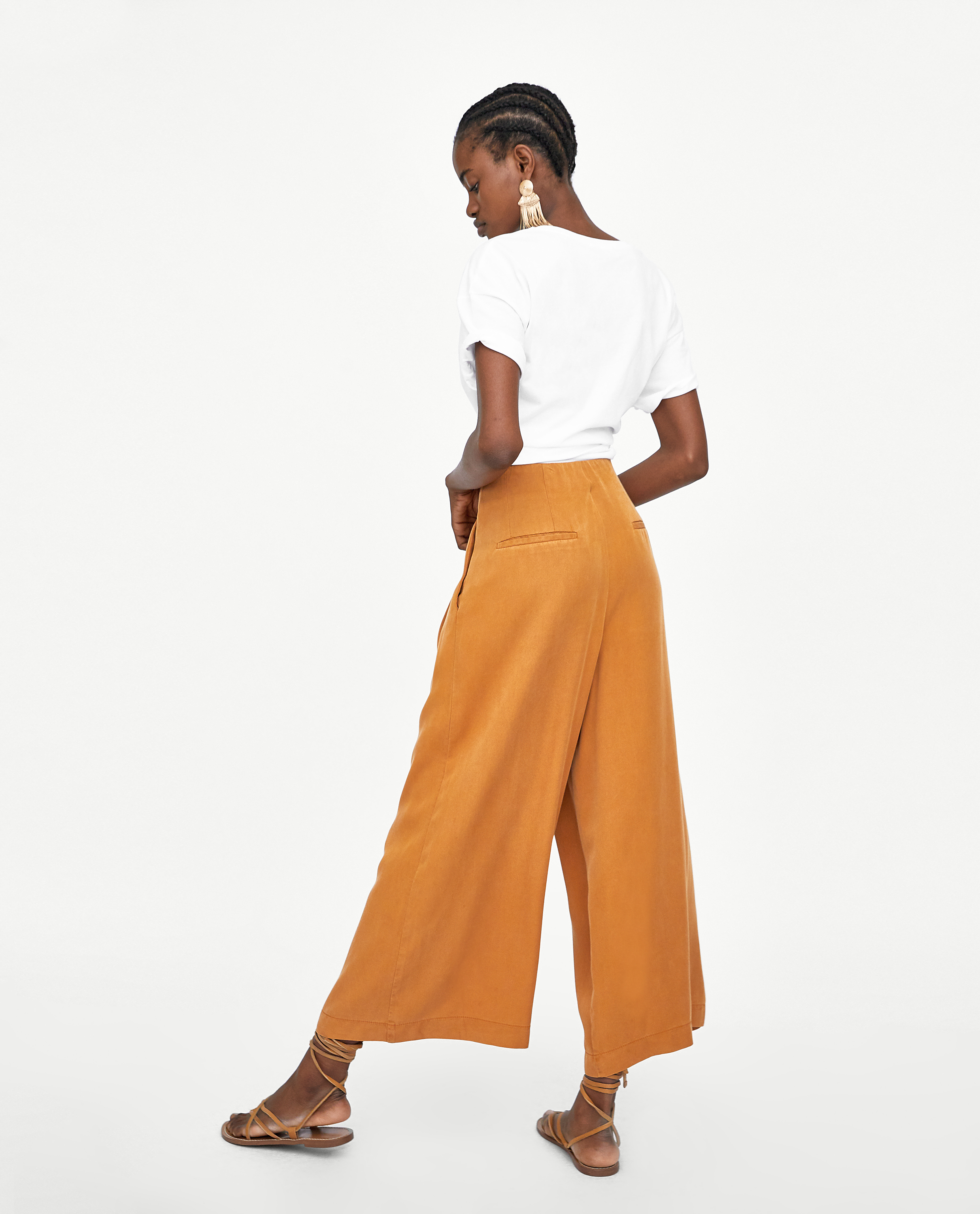 Zara CROPPED TROUSERS WITH BUTTONS at £29.99 | love the brands