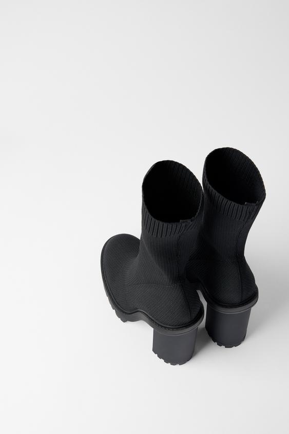 tirtikli tabanli ve topuklu corap stili bilekte bot