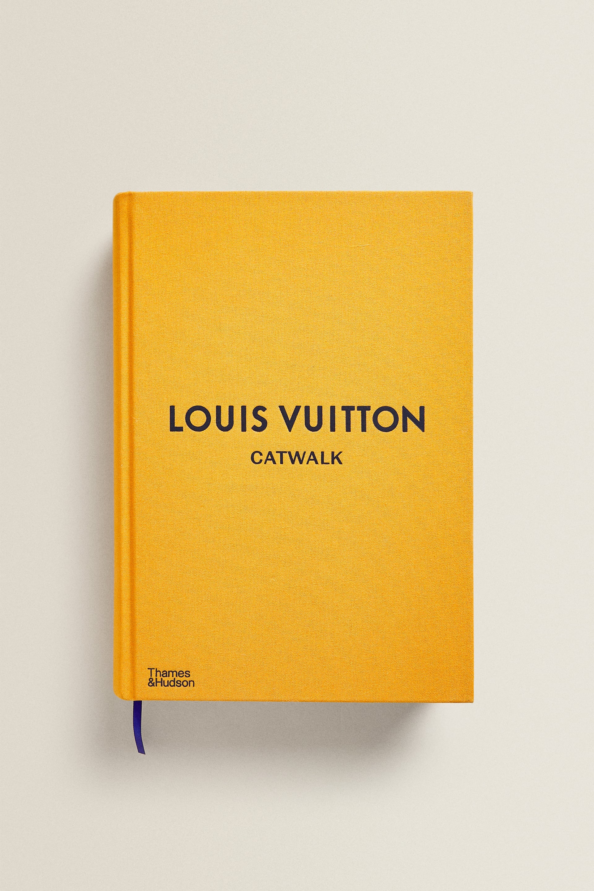 Zara - LOUIS VUITTON CATWALK BOOK