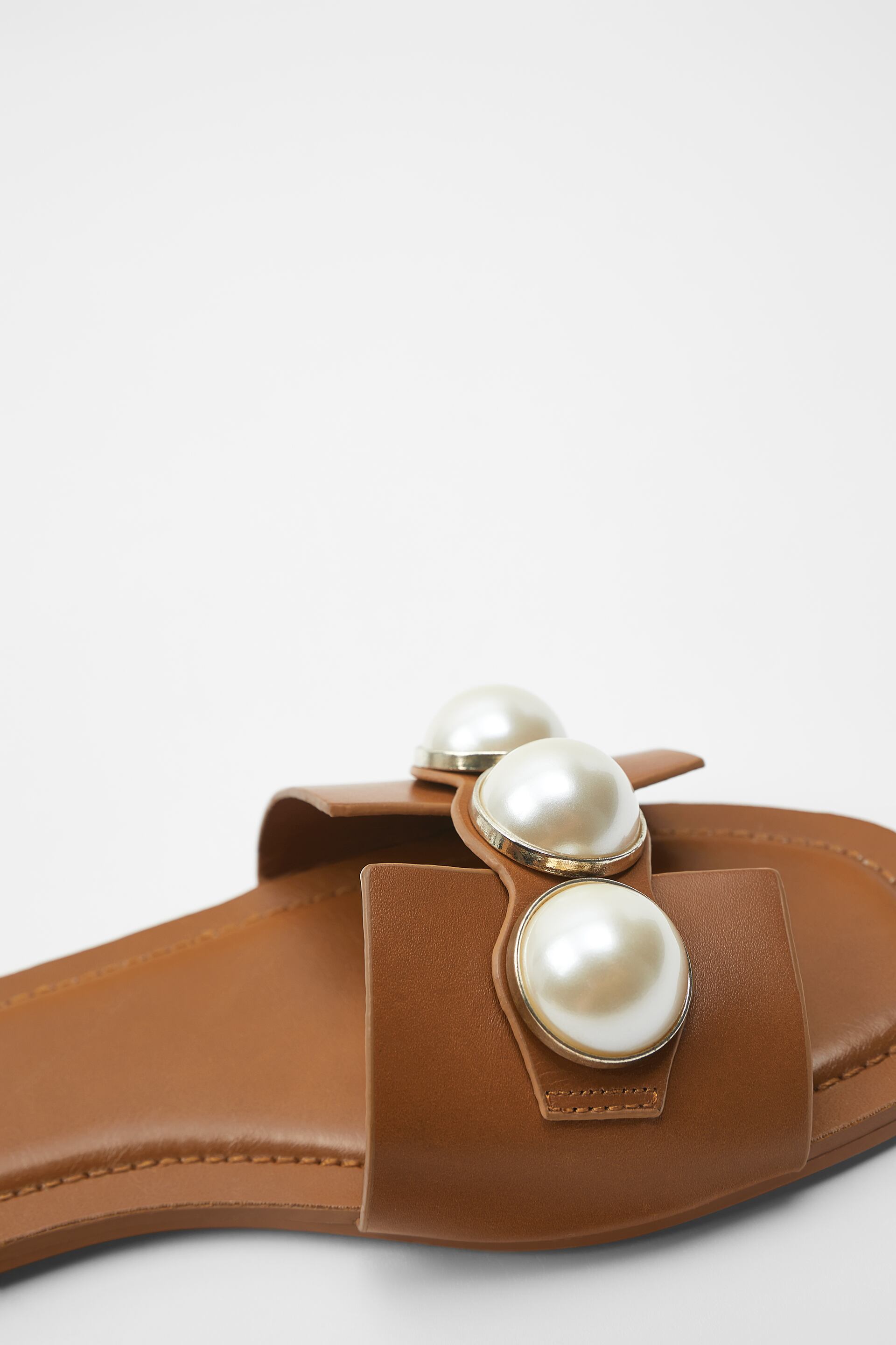 Zara FLAT LEATHER SANDALS WITH PEARLS - 58107654-105-