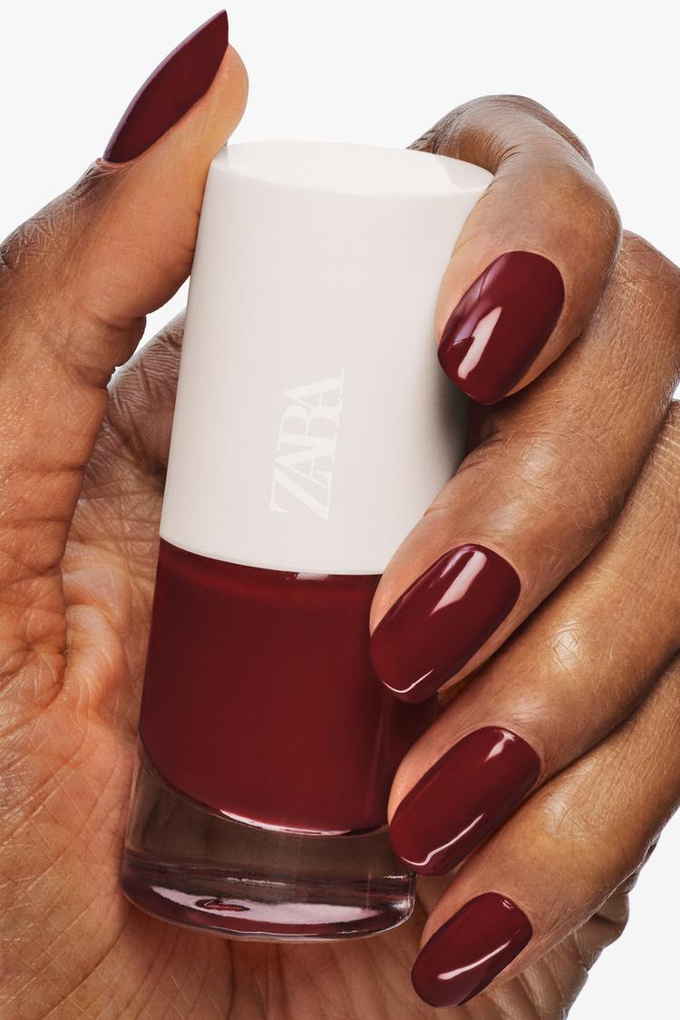 NAIL POLISH