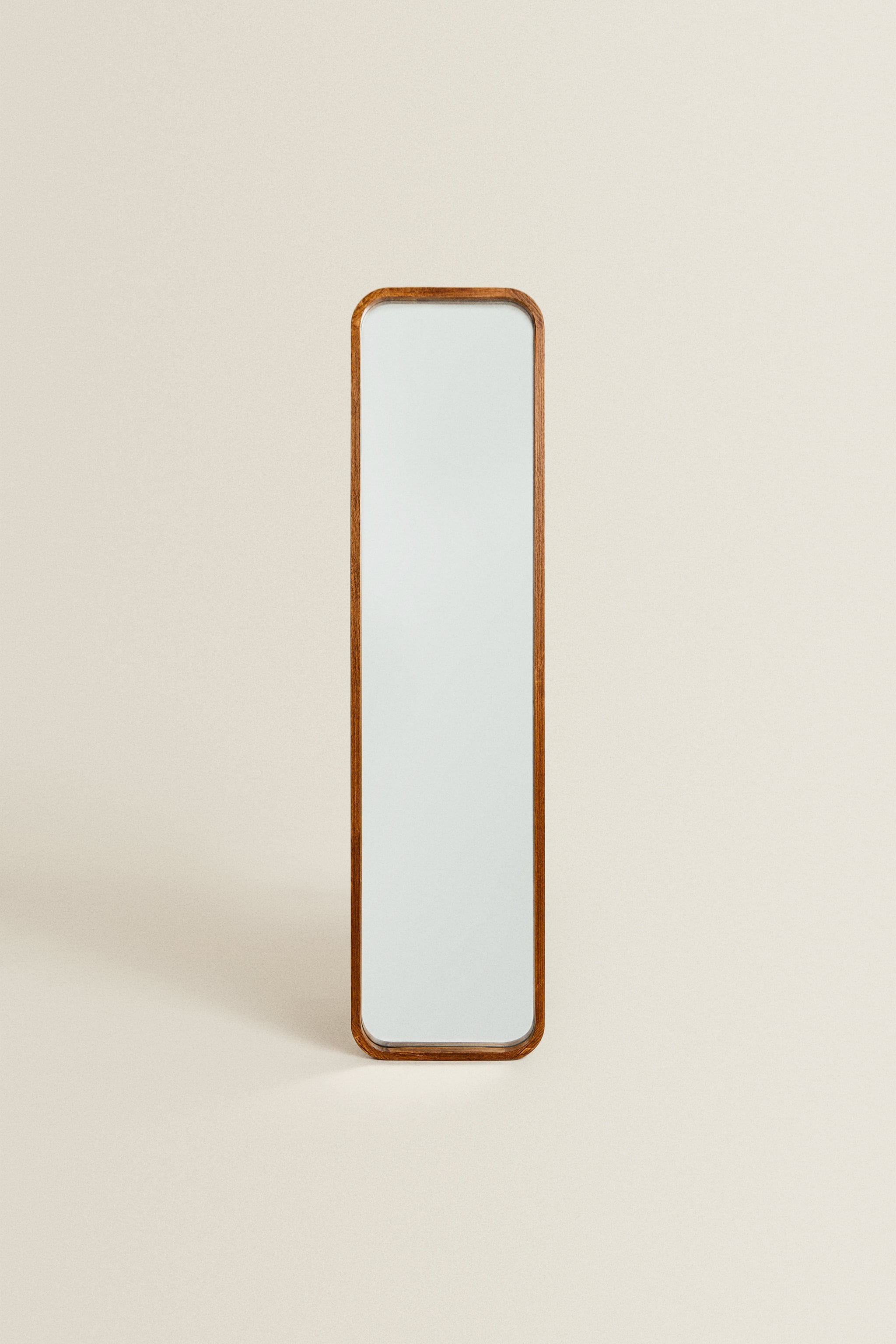ROUND FULL-LENGTH MIRROR WITH FRAME