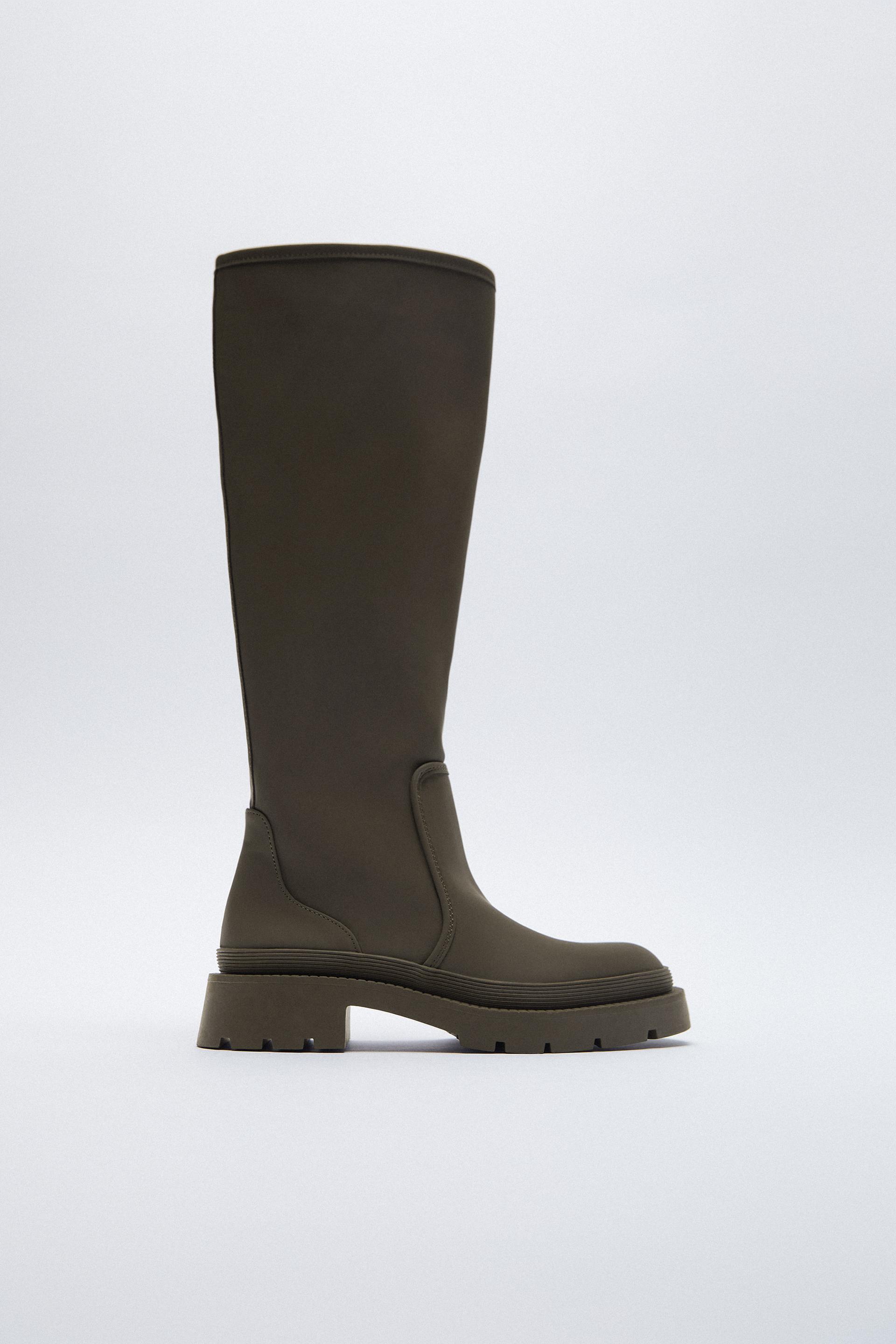 rubberised flat boots