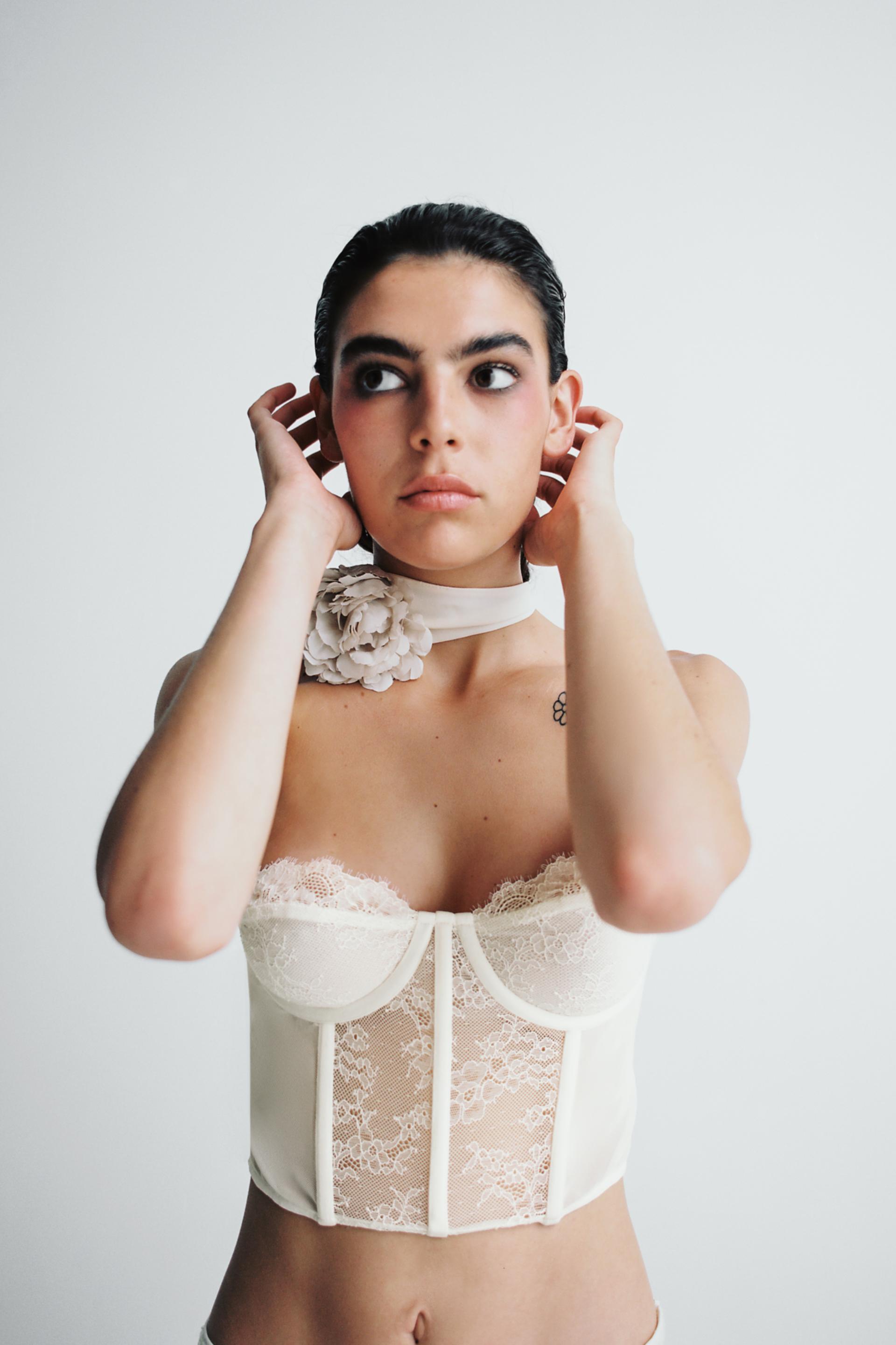 TOP CORSETRY INSPIRADO COM RENDA Cru ZARA Brasil