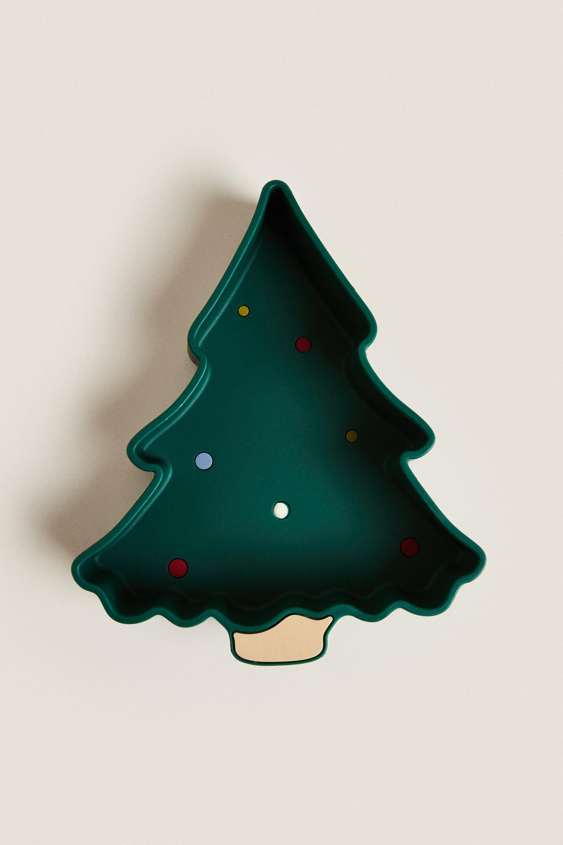 CHRISTMAS TREE-SHAPED SILICONE PLATE - GREEN | ZARA Canada