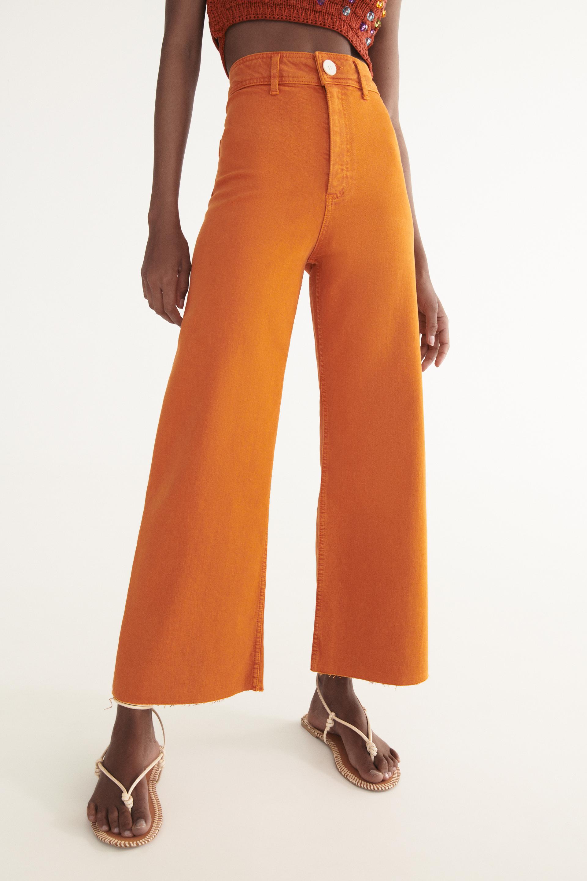 Оранжевые джинсы Zara