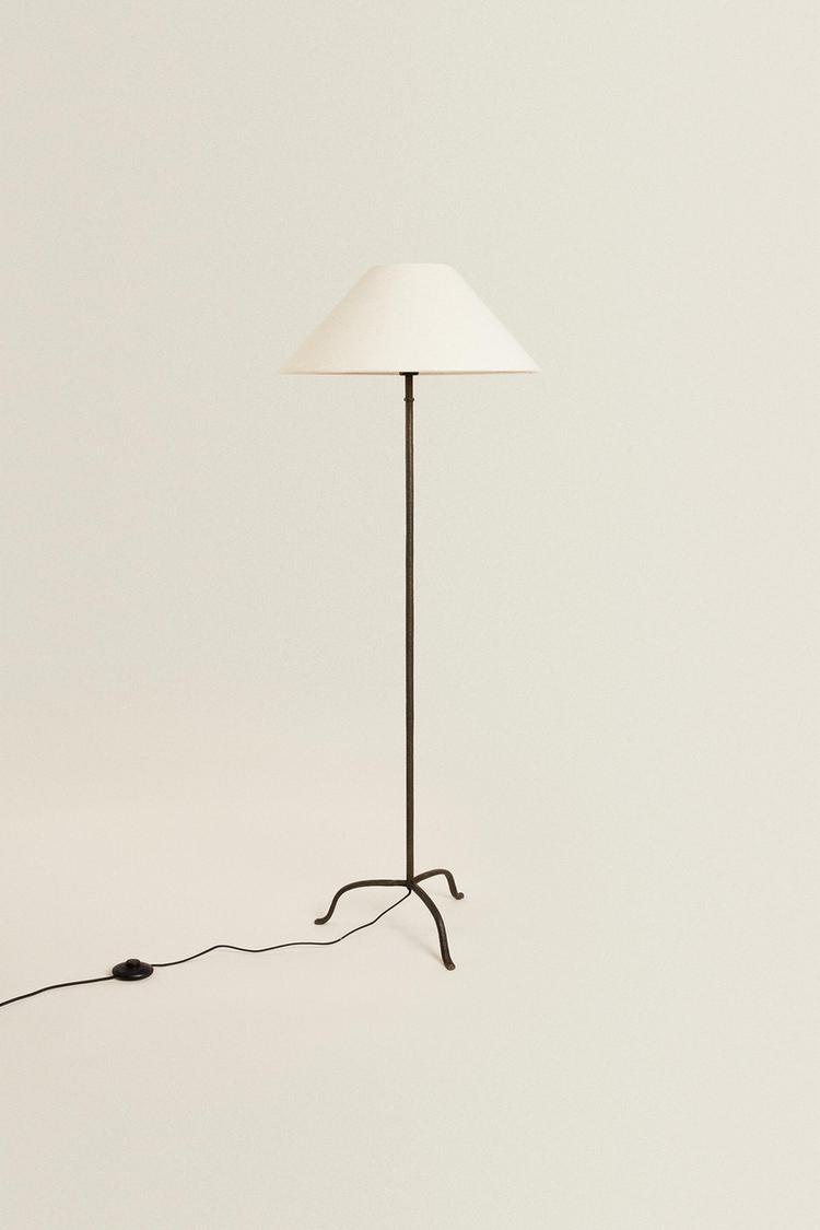 TRIPOD BASE FLOOR LAMP