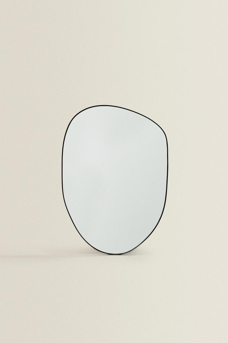 IRREGULAR-SHAPED MIRROR