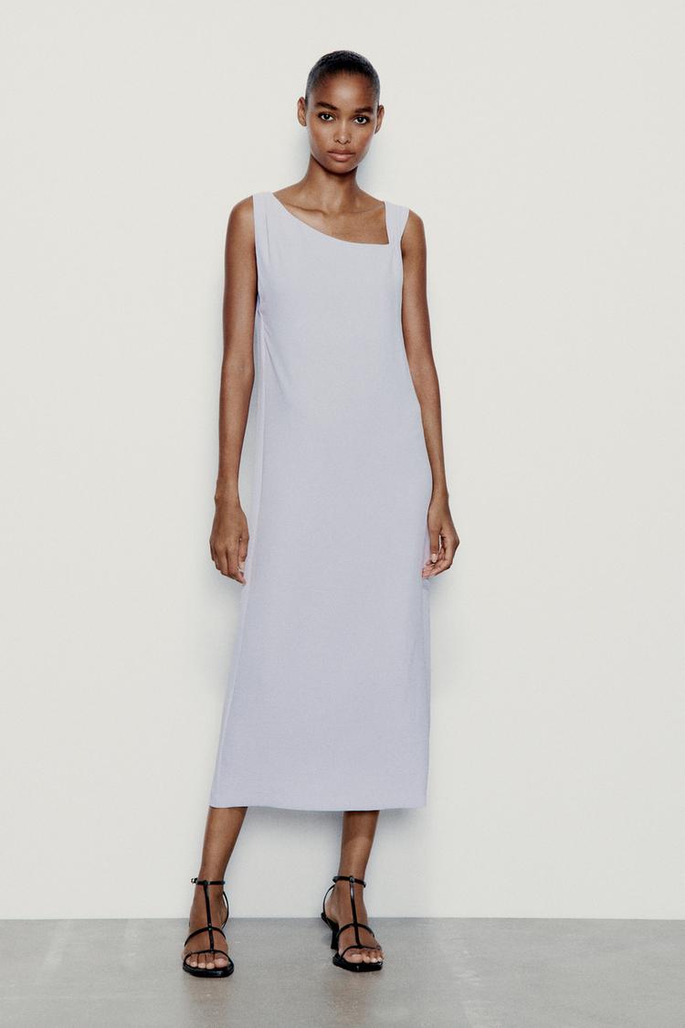 FLOWING DRESS WITH PLEATS