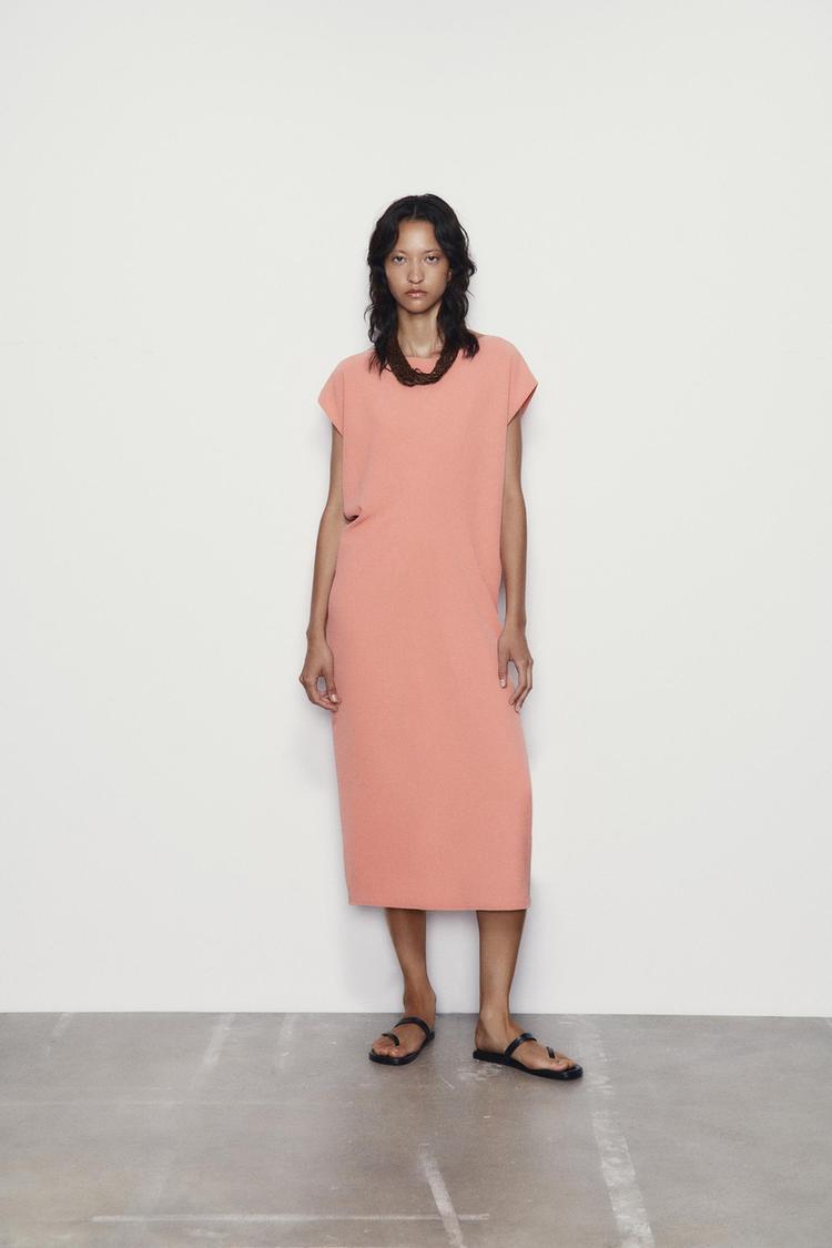 MINIMALIST FLOWING DRESS