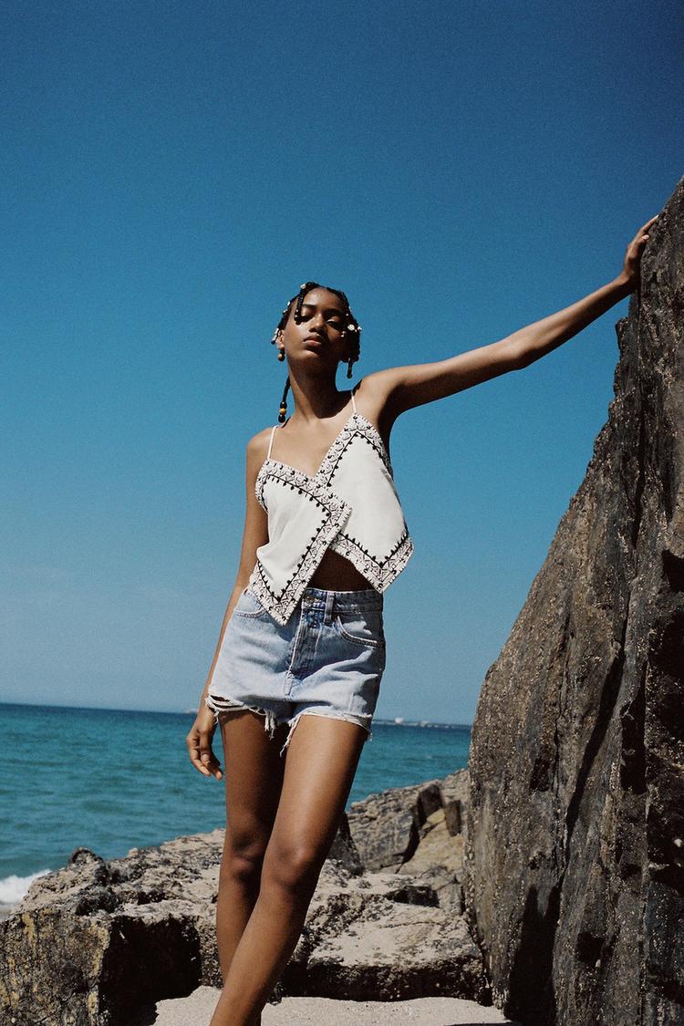 EMBROIDERED LINEN BLEND TOP