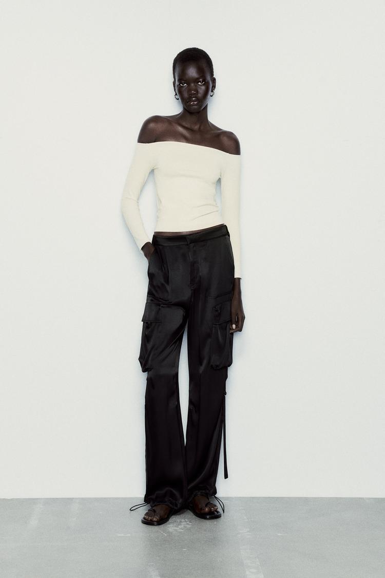 SEAMLESS OFF-THE-SHOULDER TOP