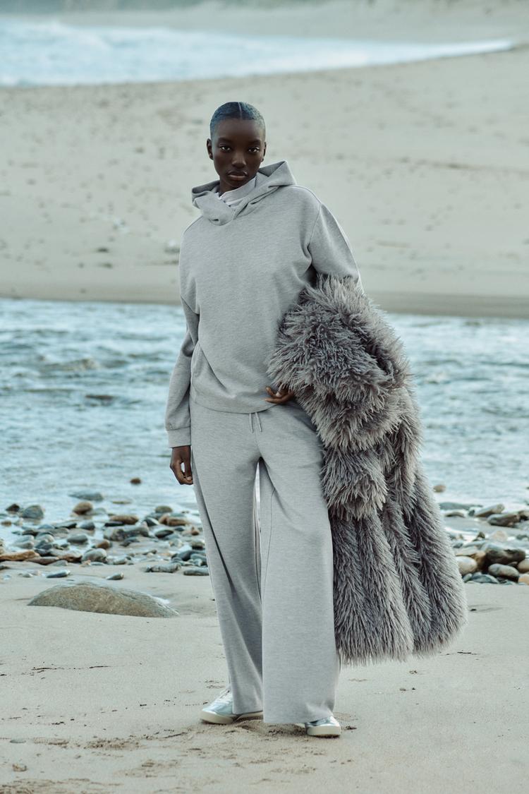 SOFT HOODIE SWEATSHIRT