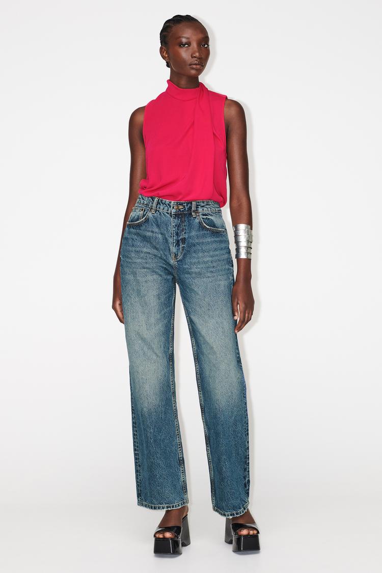 SLEEVELESS TOP WITH PLEAT