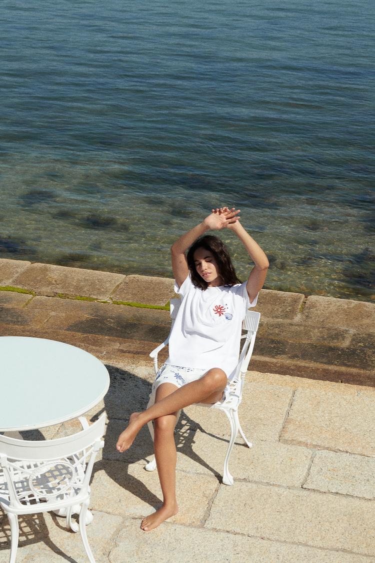 T-SHIRT WITH EMBROIDERED POCKET