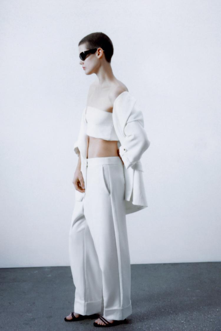 STRAIGHT-LEG TROUSERS WITH TURN-UP HEMS