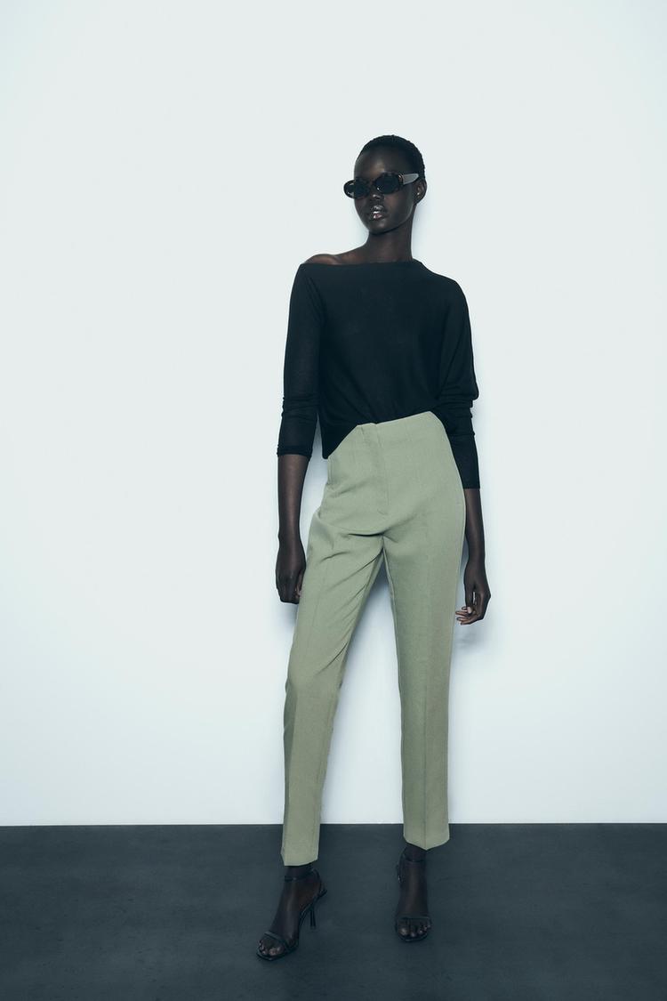 PANTS WITH A HIGH WAIST