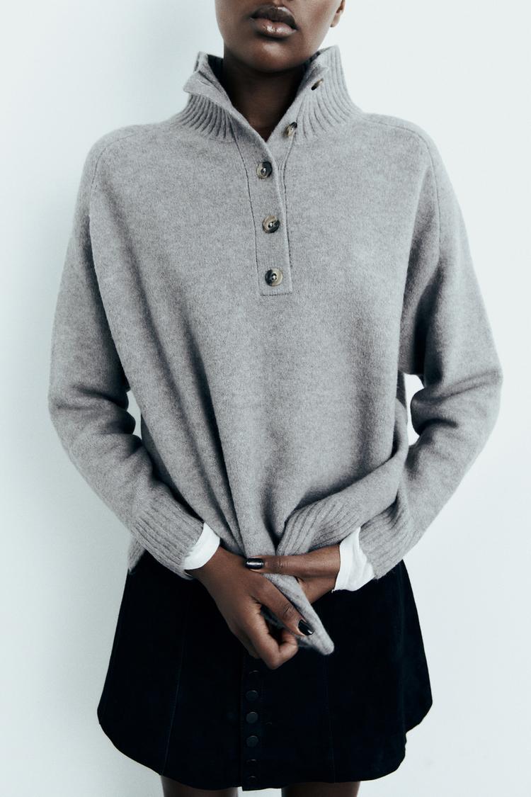 BUTTONED HIGH COLLAR KNIT SWEATER